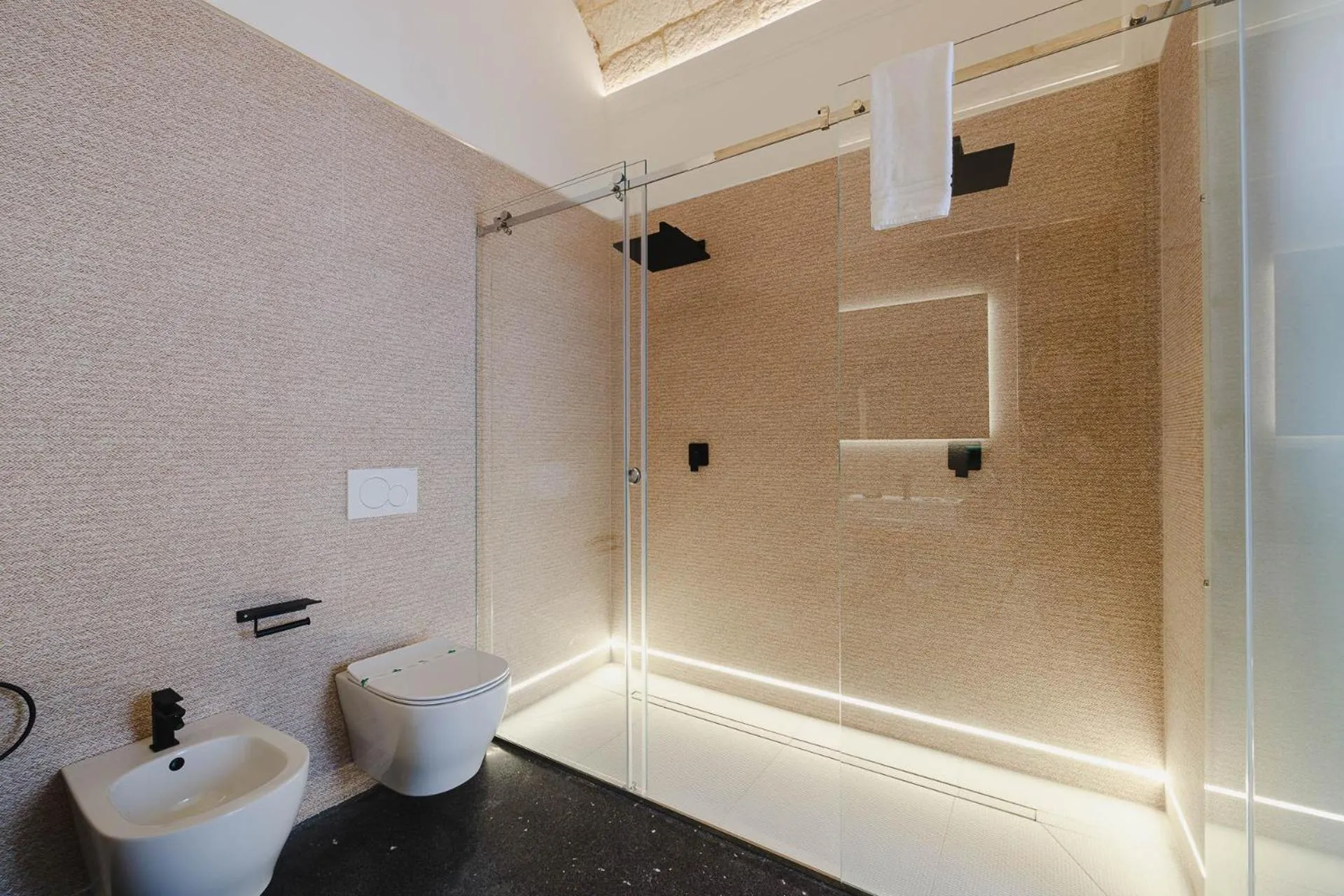 Shower in Incentro Domus
