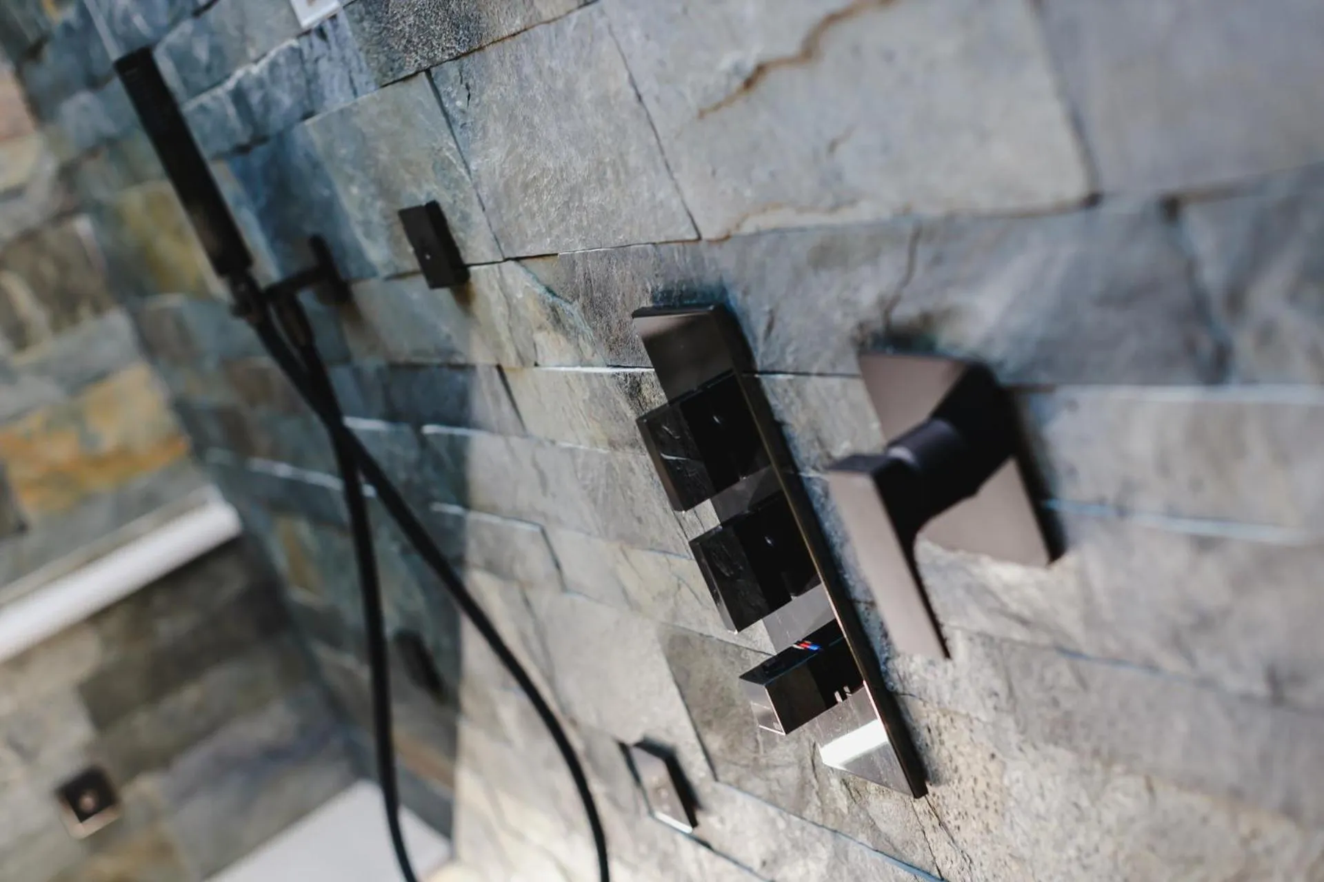 Shower in Incentro Domus