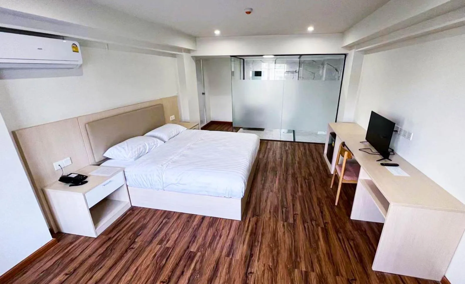 Bedroom, Bed in Lucky Elephant Hotel