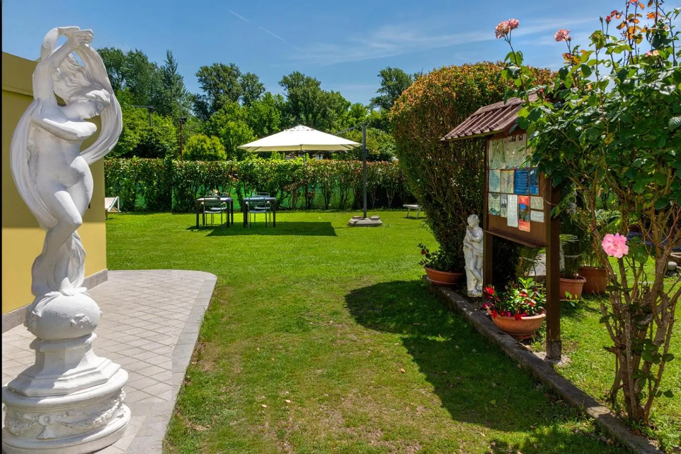 B&B Il Giardino dei Poeti and Apartaments