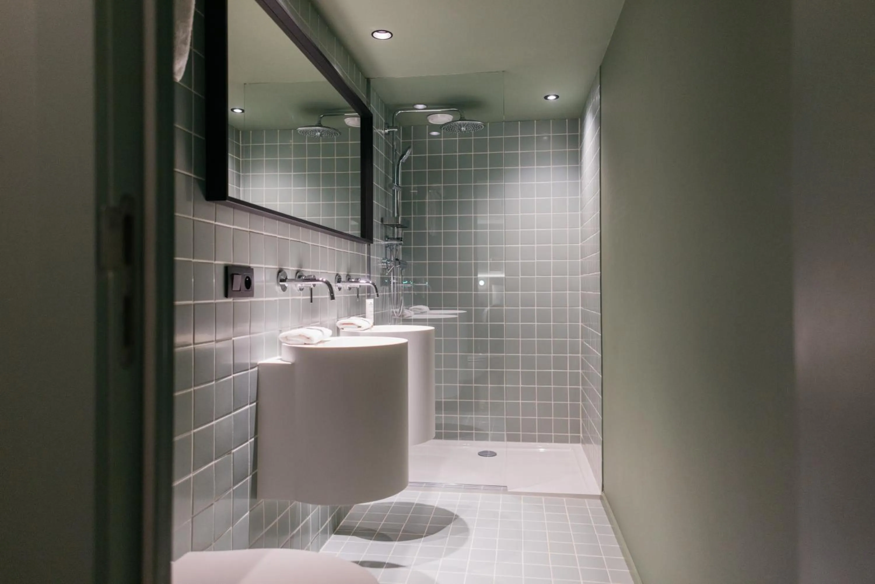 Shower in Maison Arya