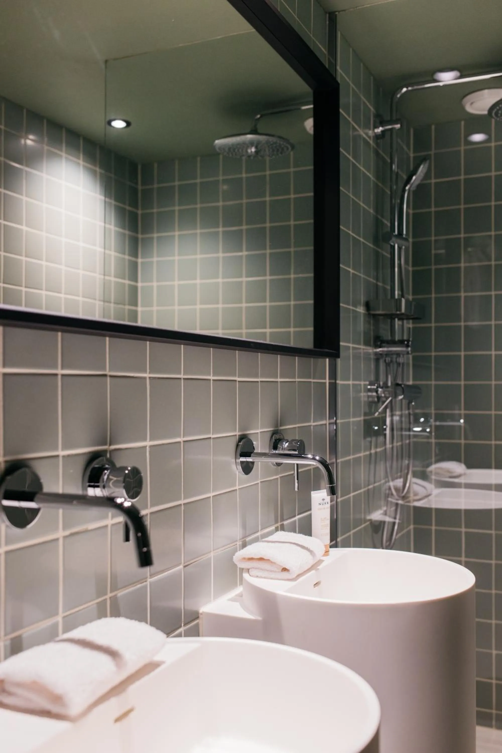 Shower in Maison Arya