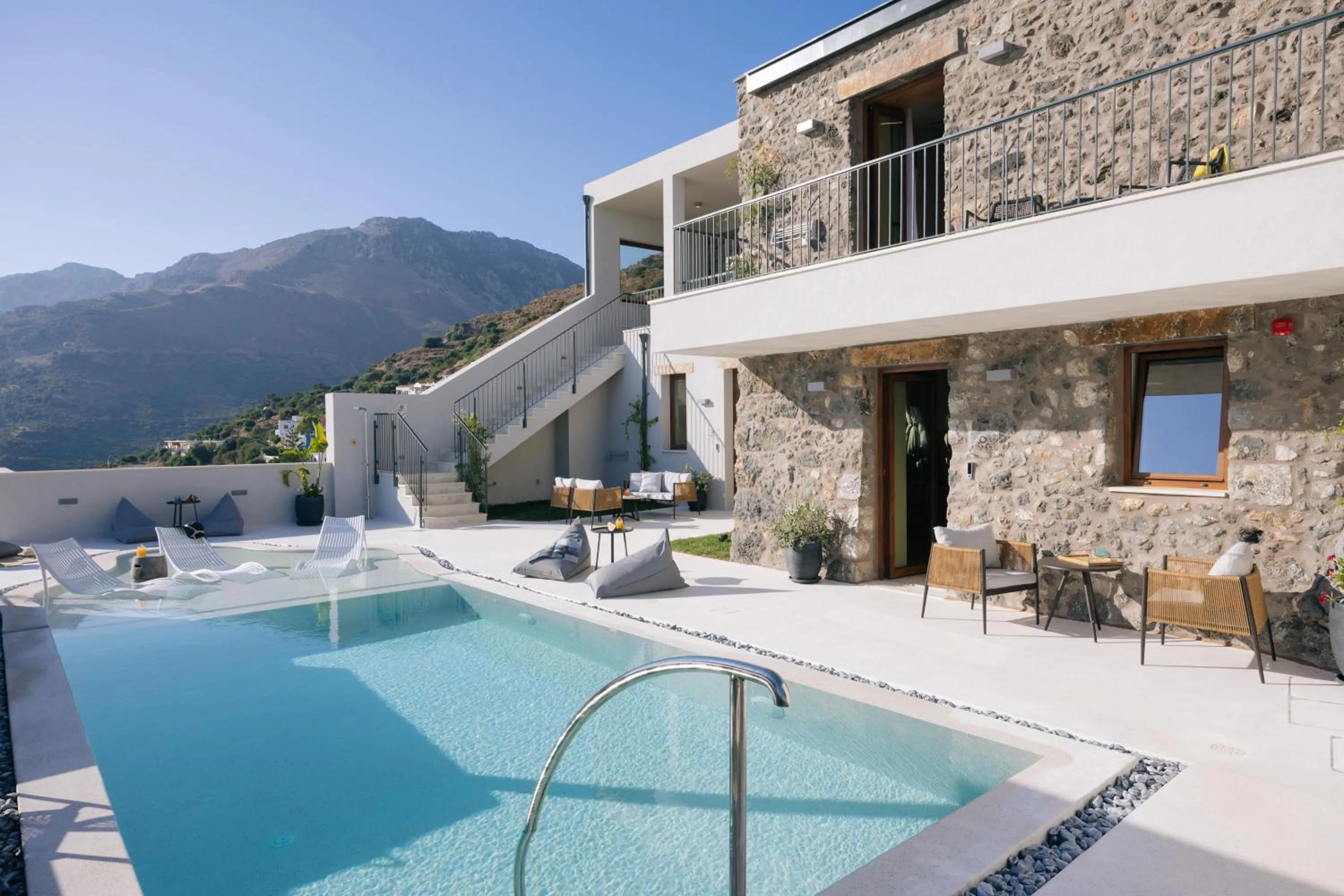 Property building in Mirthea Suites