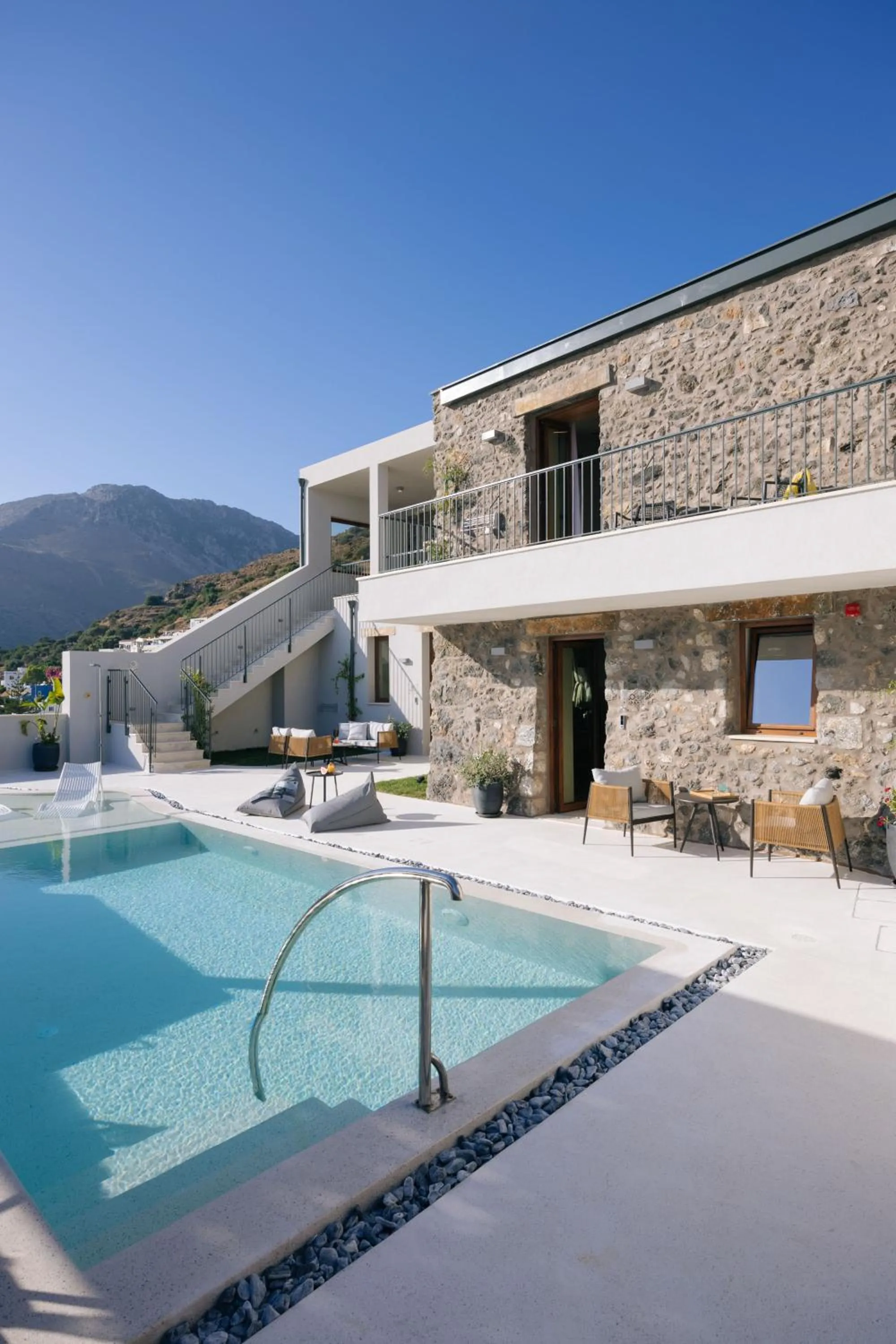 Property building in Mirthea Suites