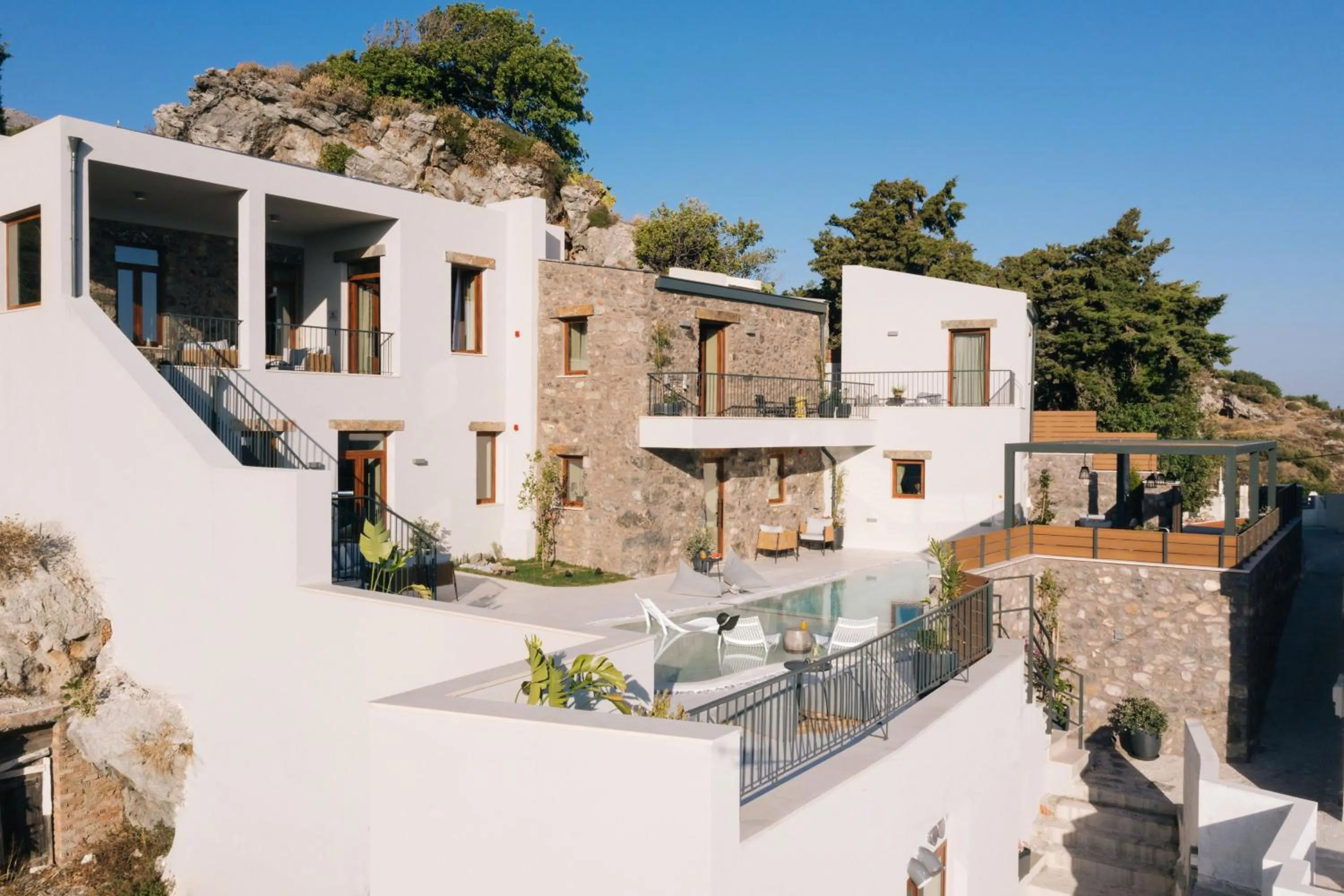 Property building in Mirthea Suites