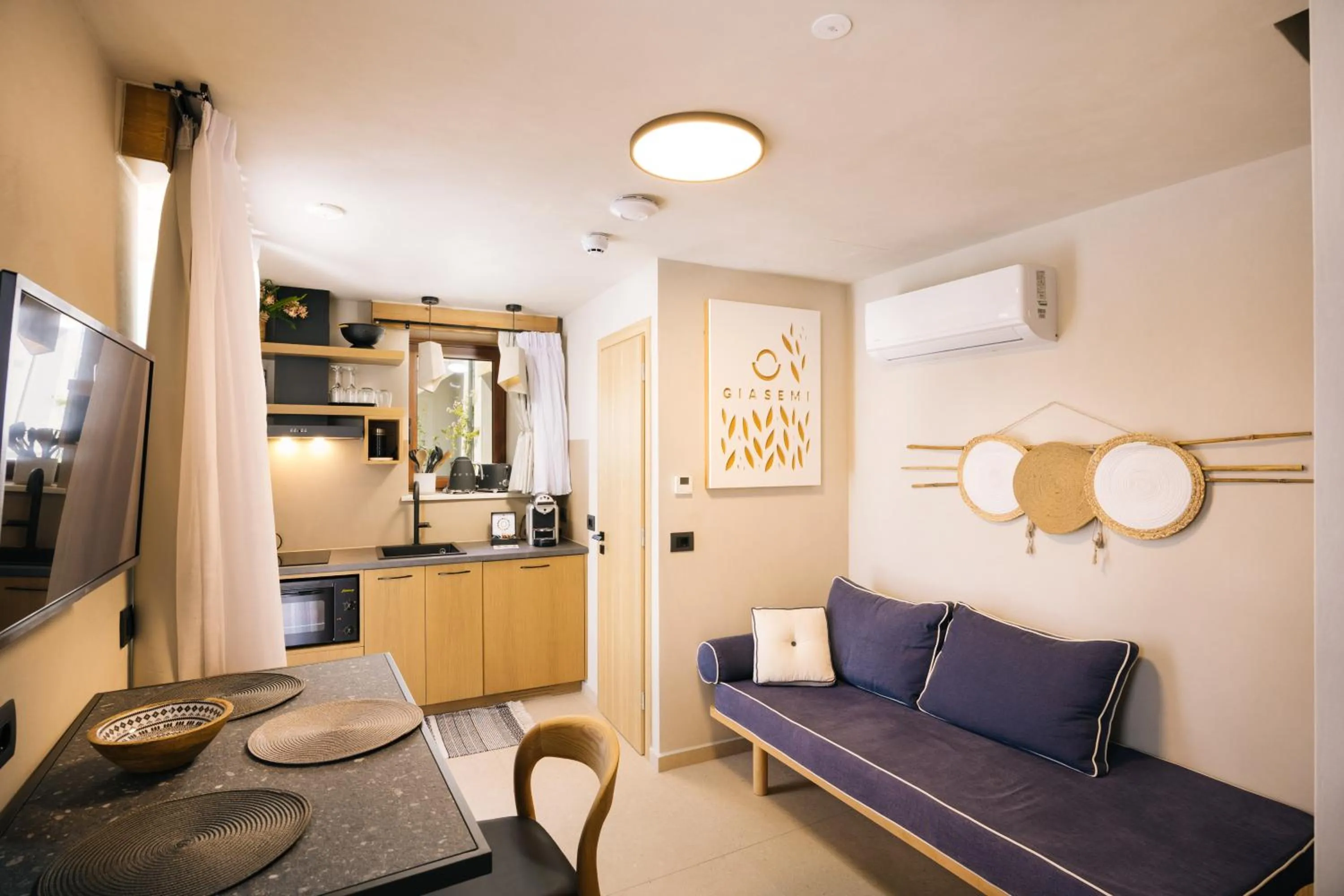 TV and multimedia in Mirthea Suites