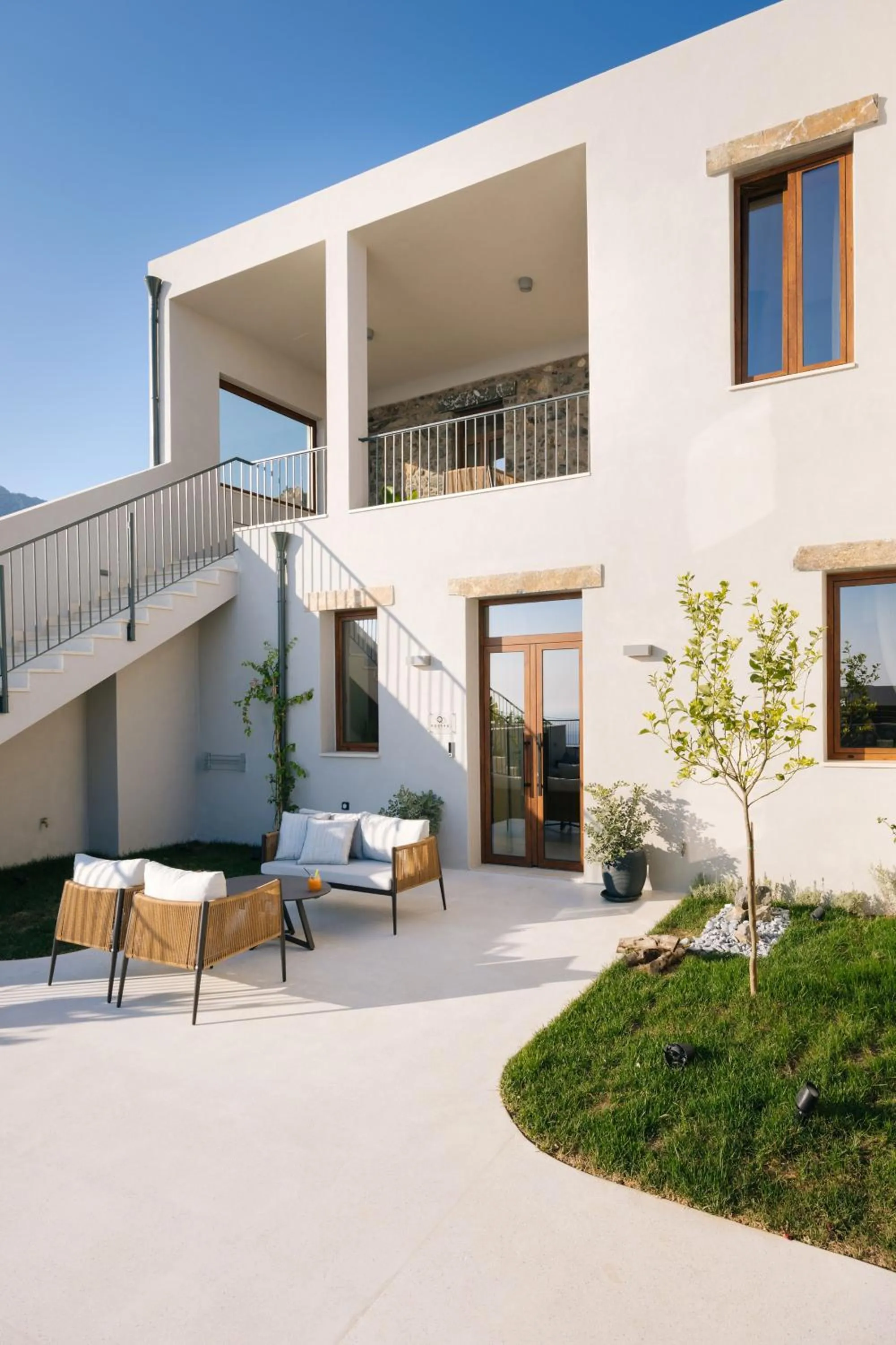 Property building in Mirthea Suites