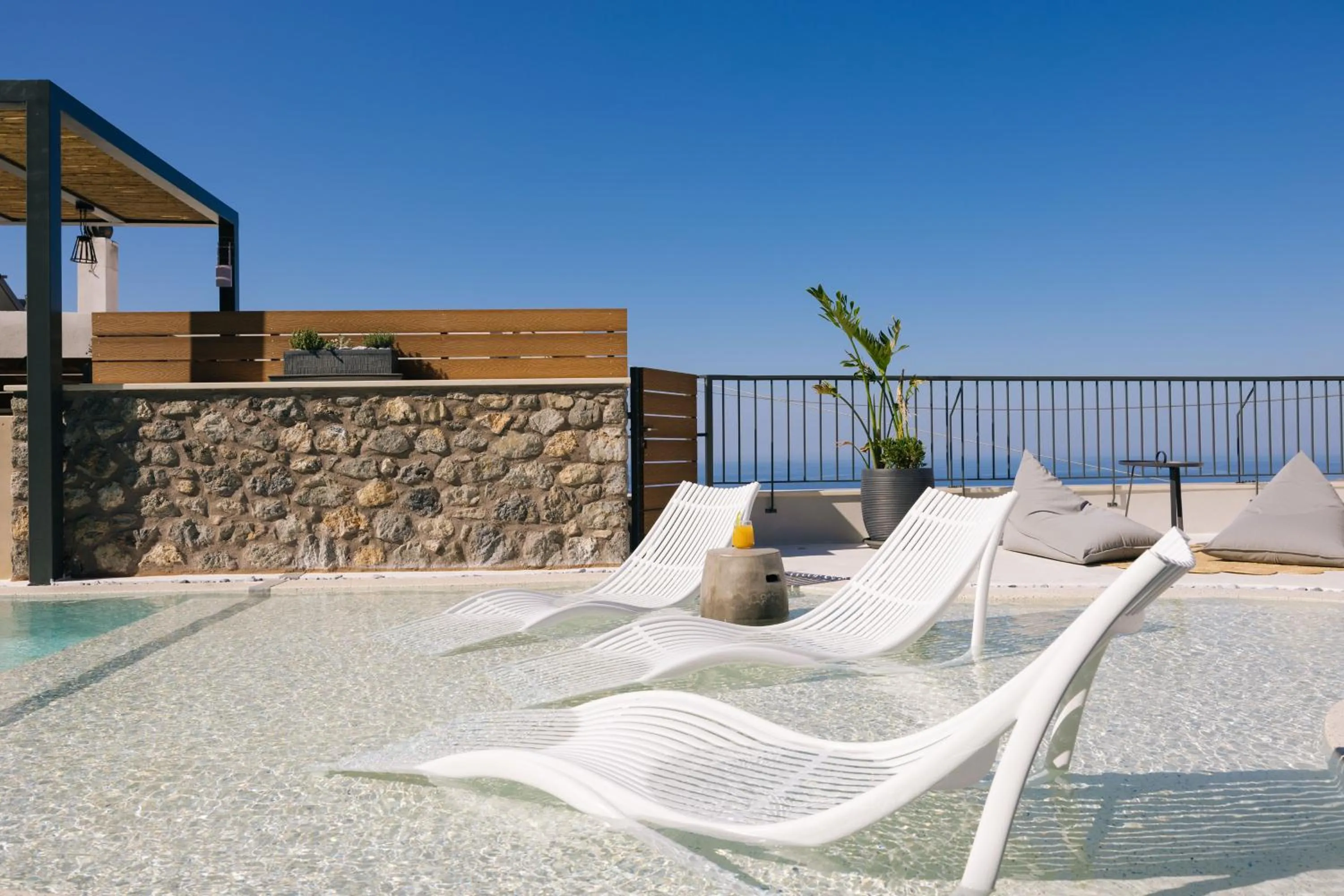 Day in Mirthea Suites