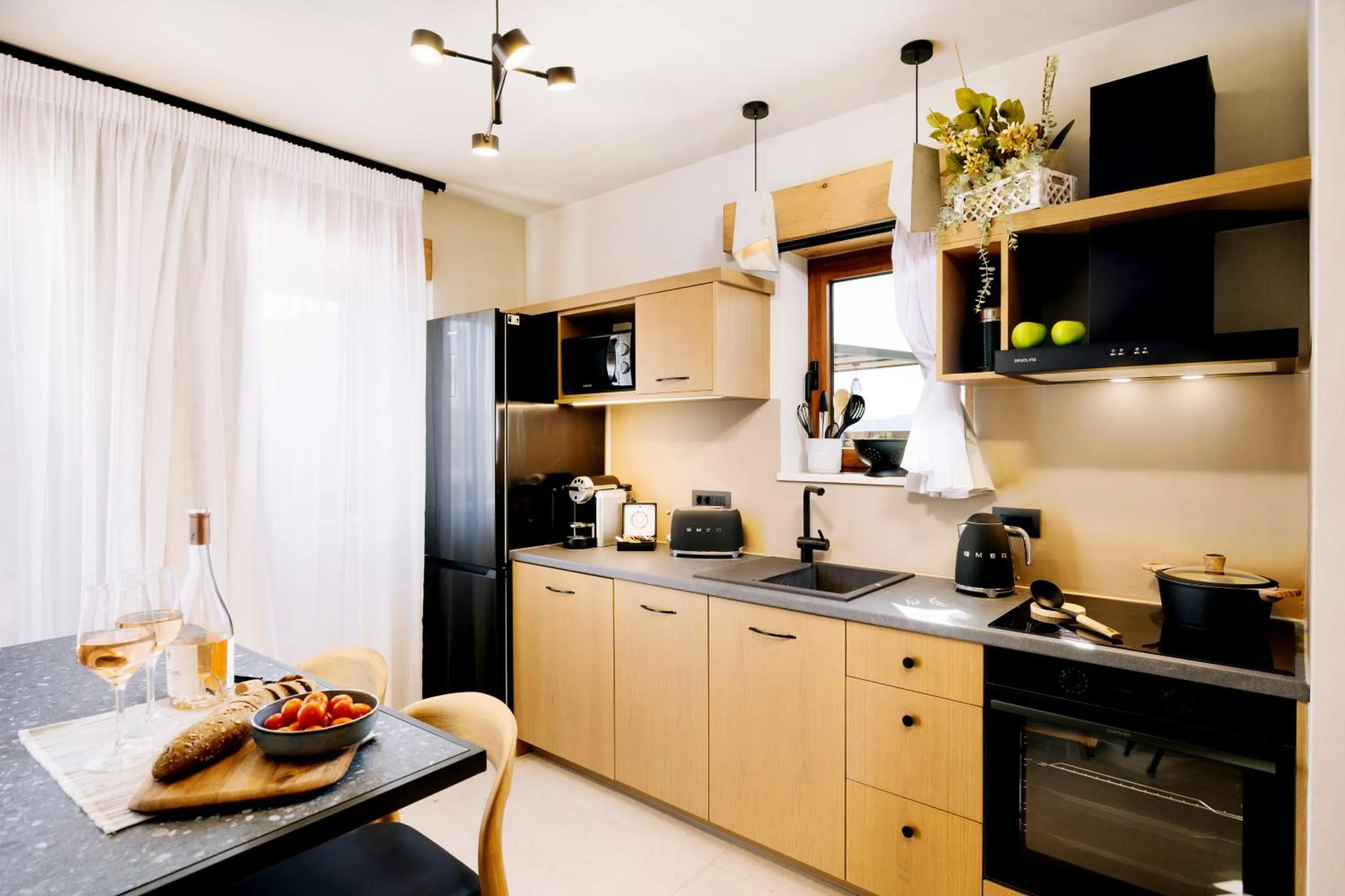 Coffee/tea facilities in Mirthea Suites