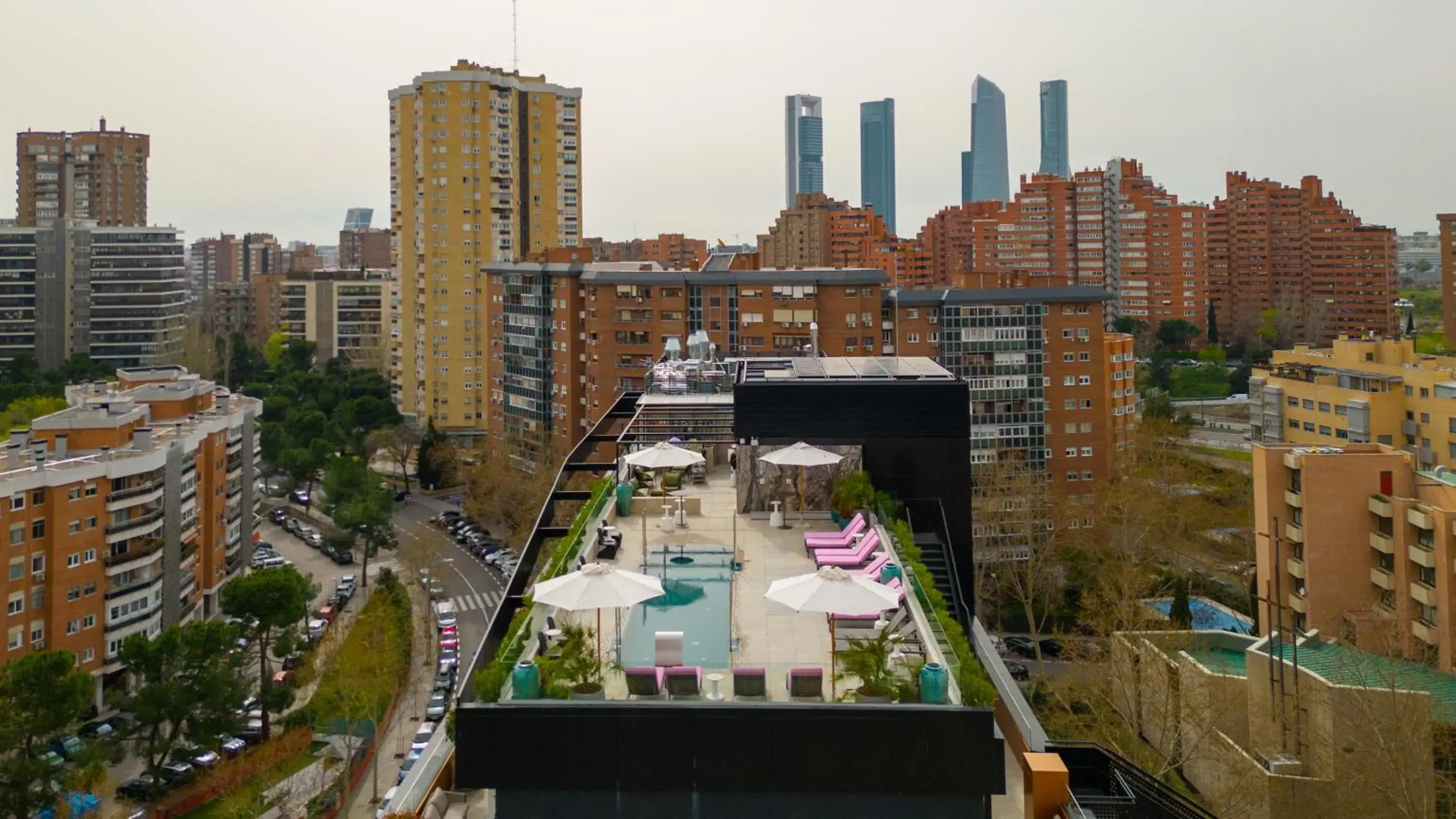Pool view in Hotel Pinar Plaza Pool view in Hotel Pinar Plaza