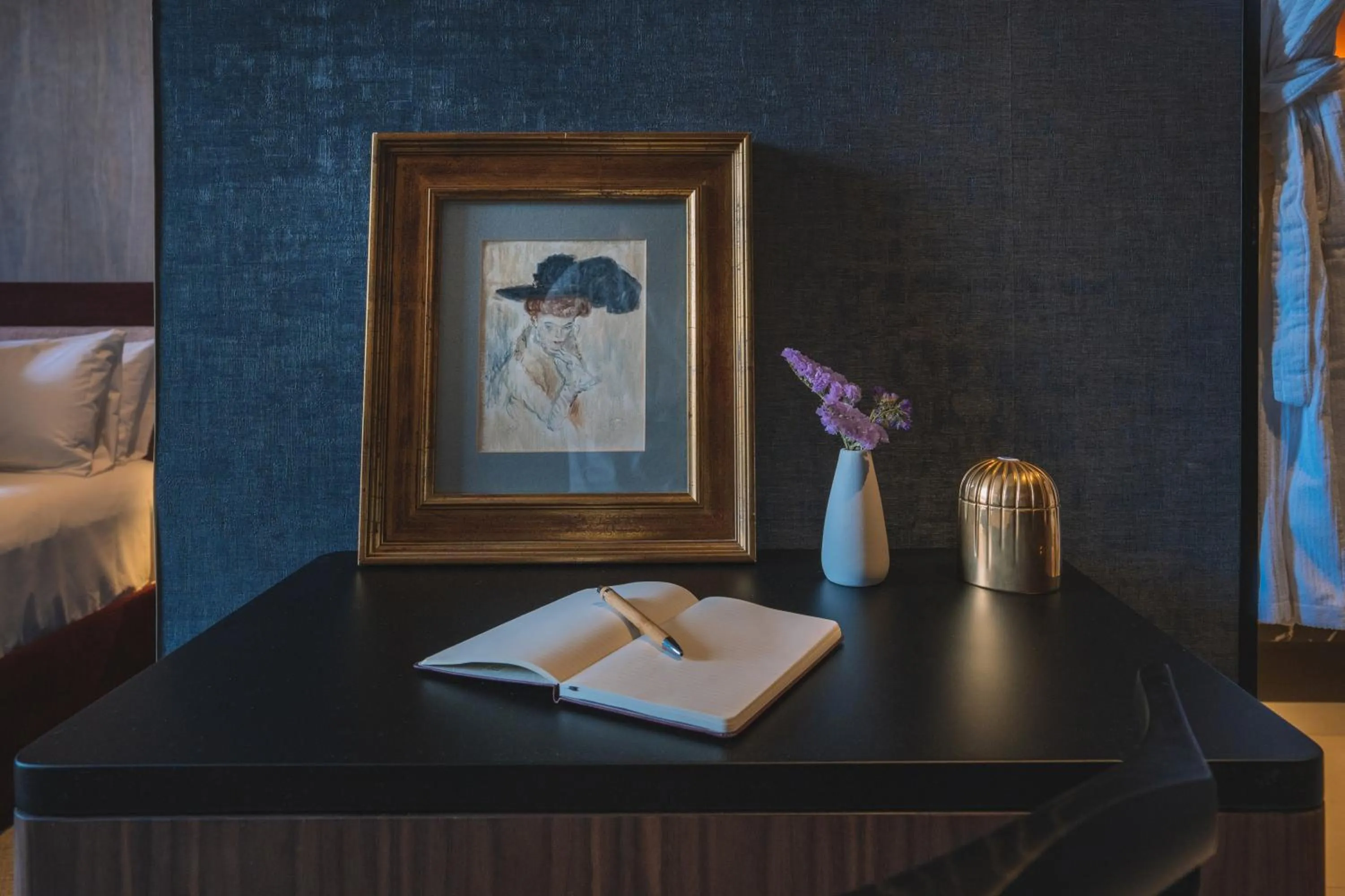 Decorative detail, Bed in Hotel Pinar Plaza