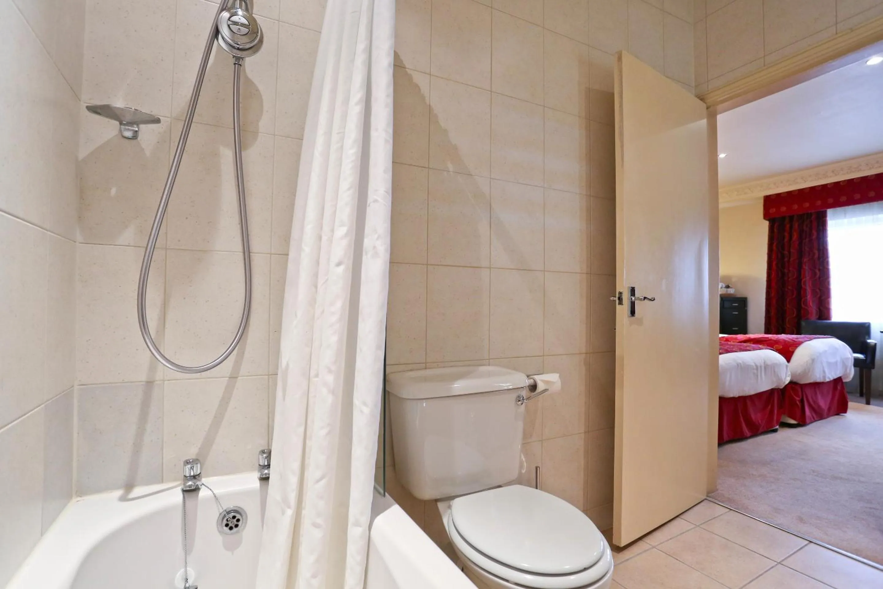 Bathroom, Bed in Belmont Hotel Leicester
