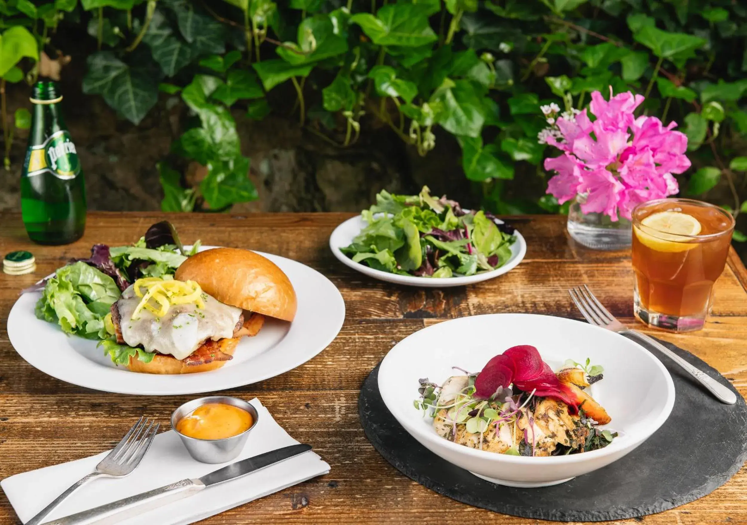 Restaurant/places to eat in Oakhurst Inn at the University Restaurant/places to eat in Oakhurst Inn at the University