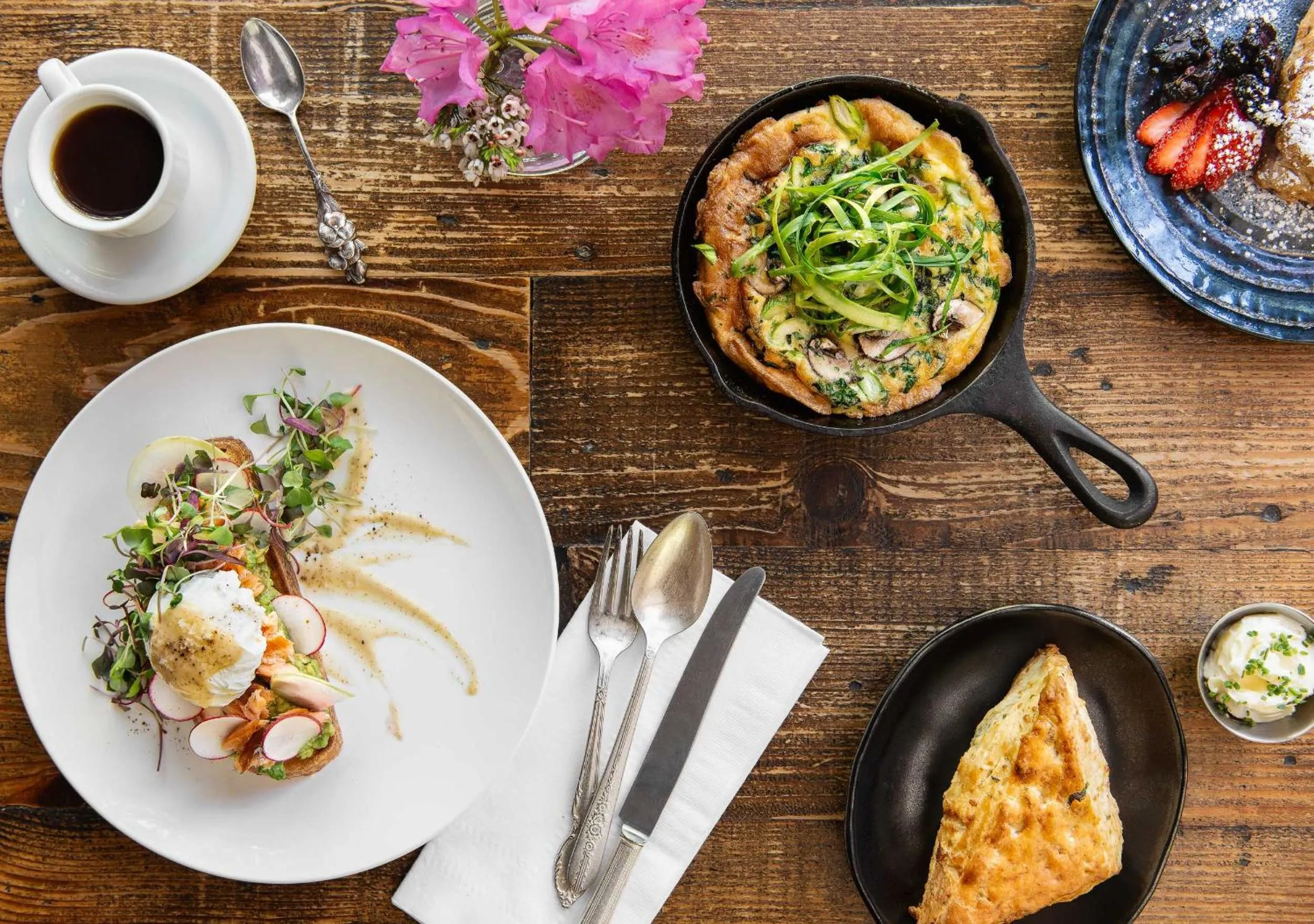Dining area in Oakhurst Inn at the University