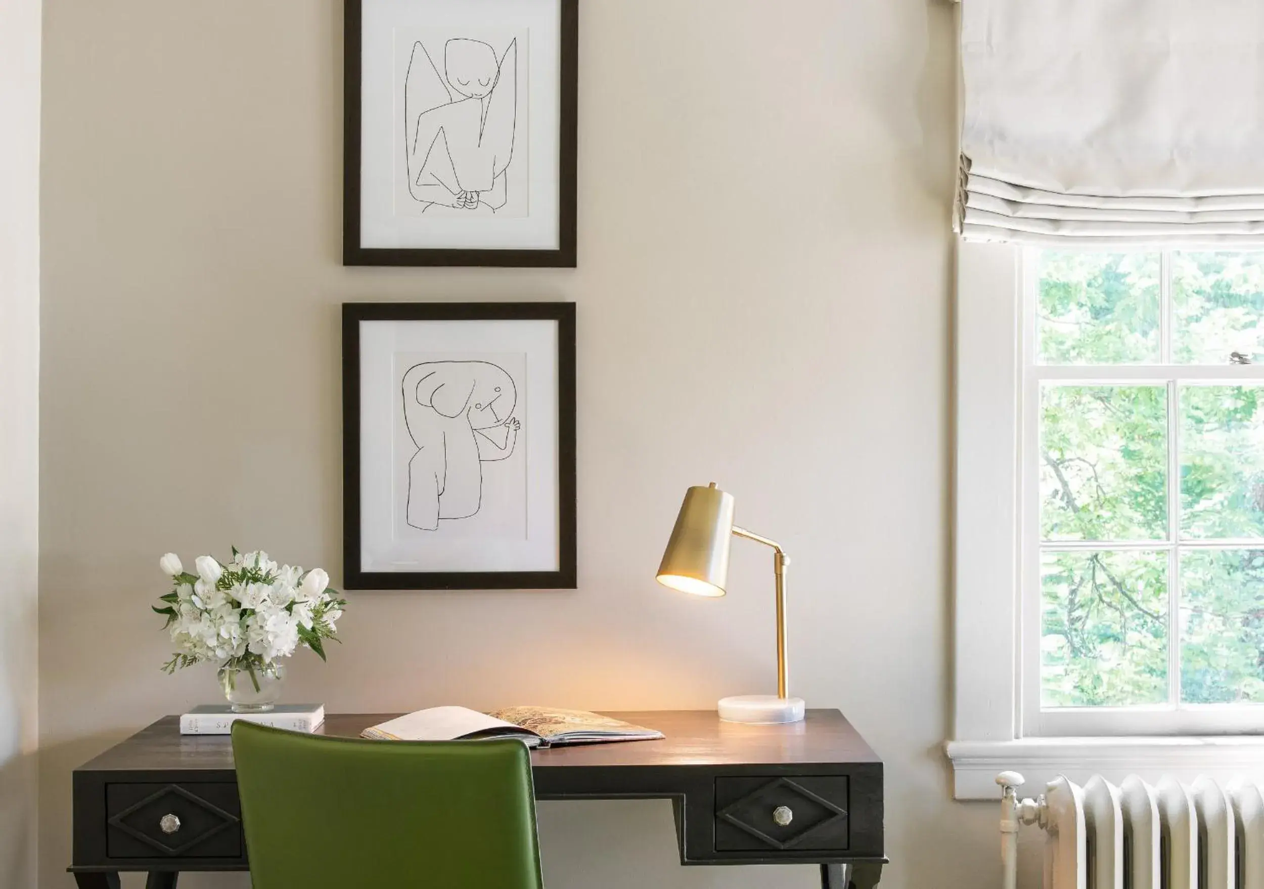 Bedroom in Oakhurst Inn at the University Bedroom in Oakhurst Inn at the University