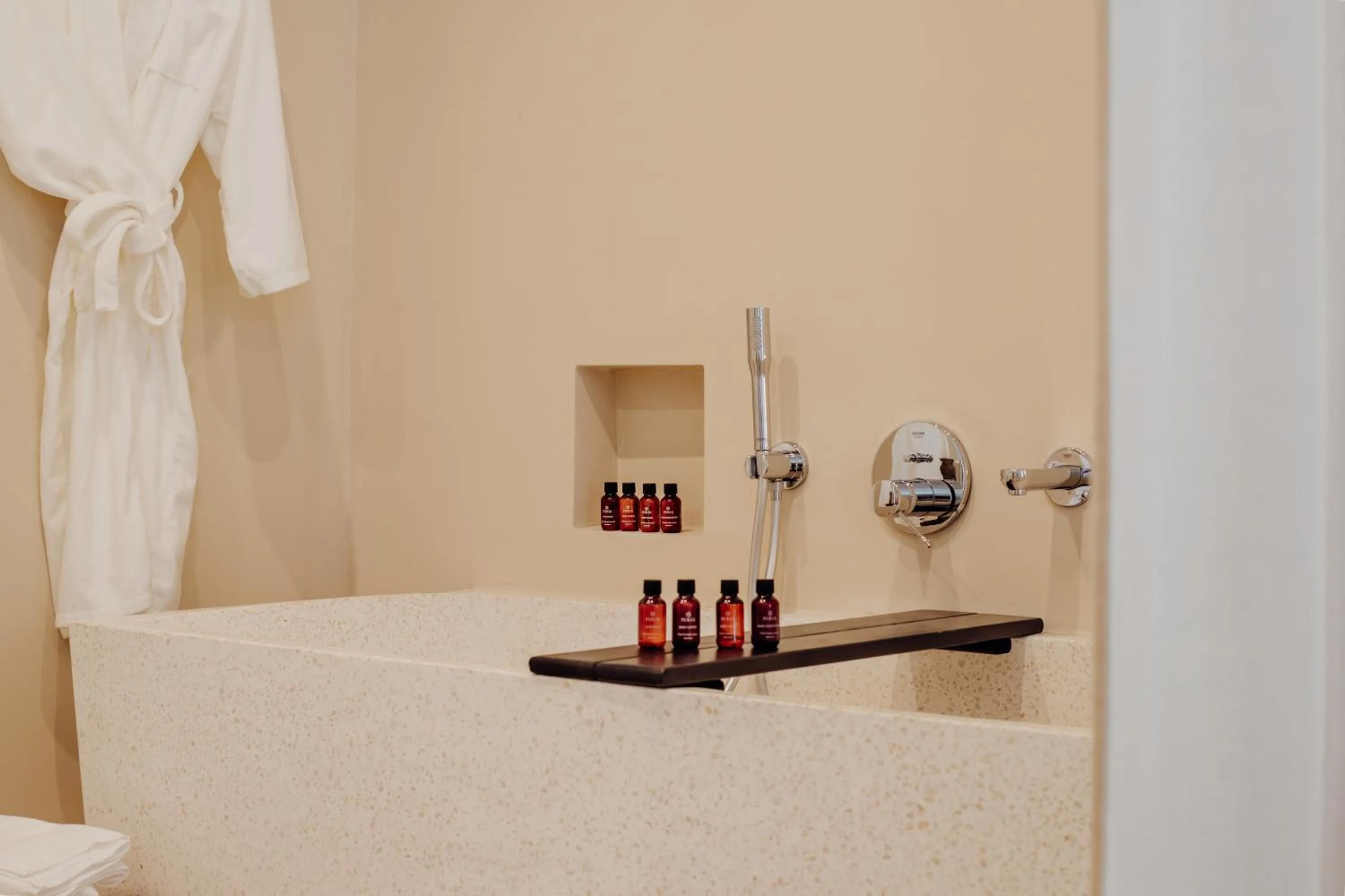 Bath in Thymises Boutique Hotel