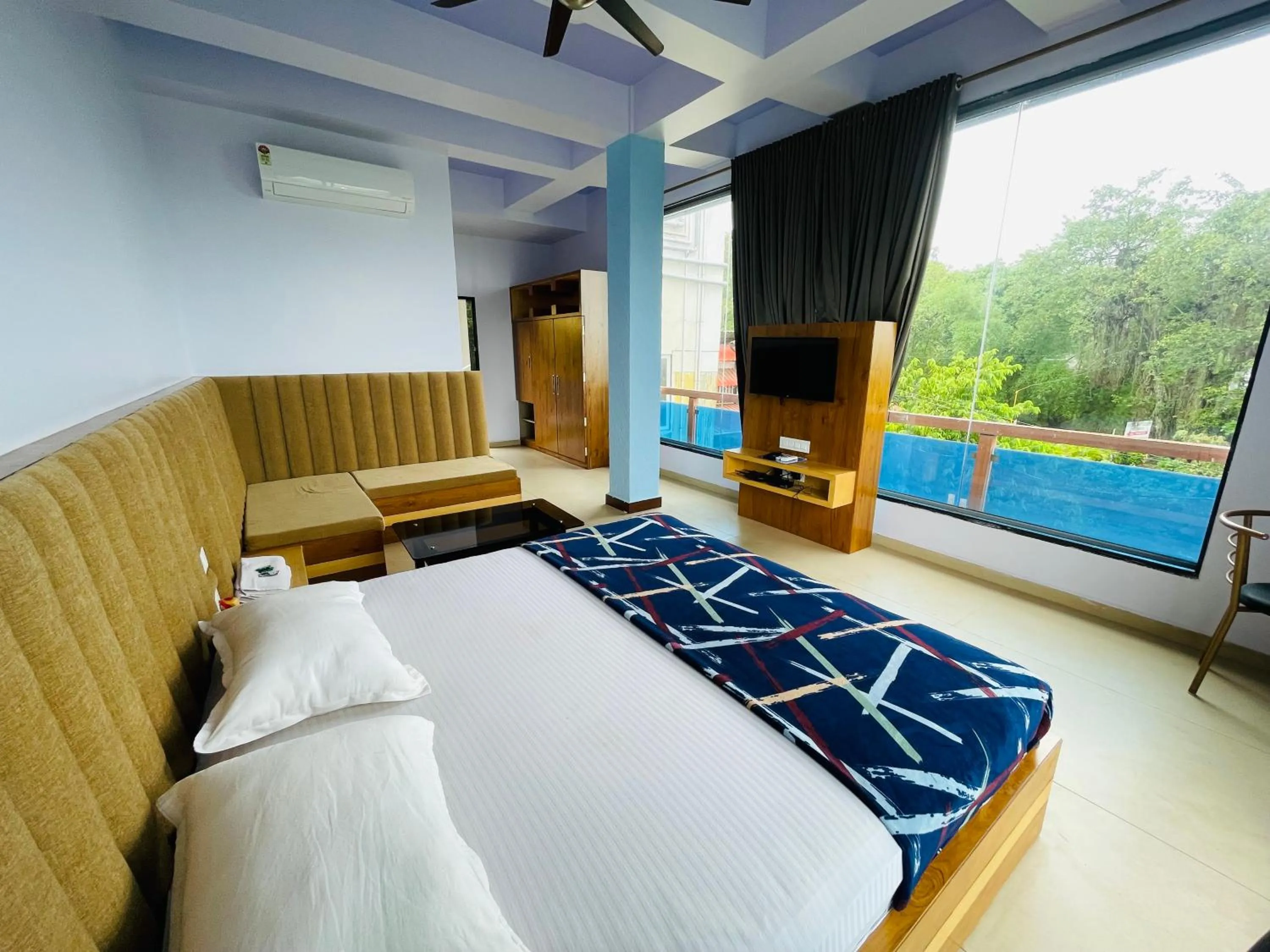 Communal lounge/ TV room, Bed in hotel saptarang residency panhala