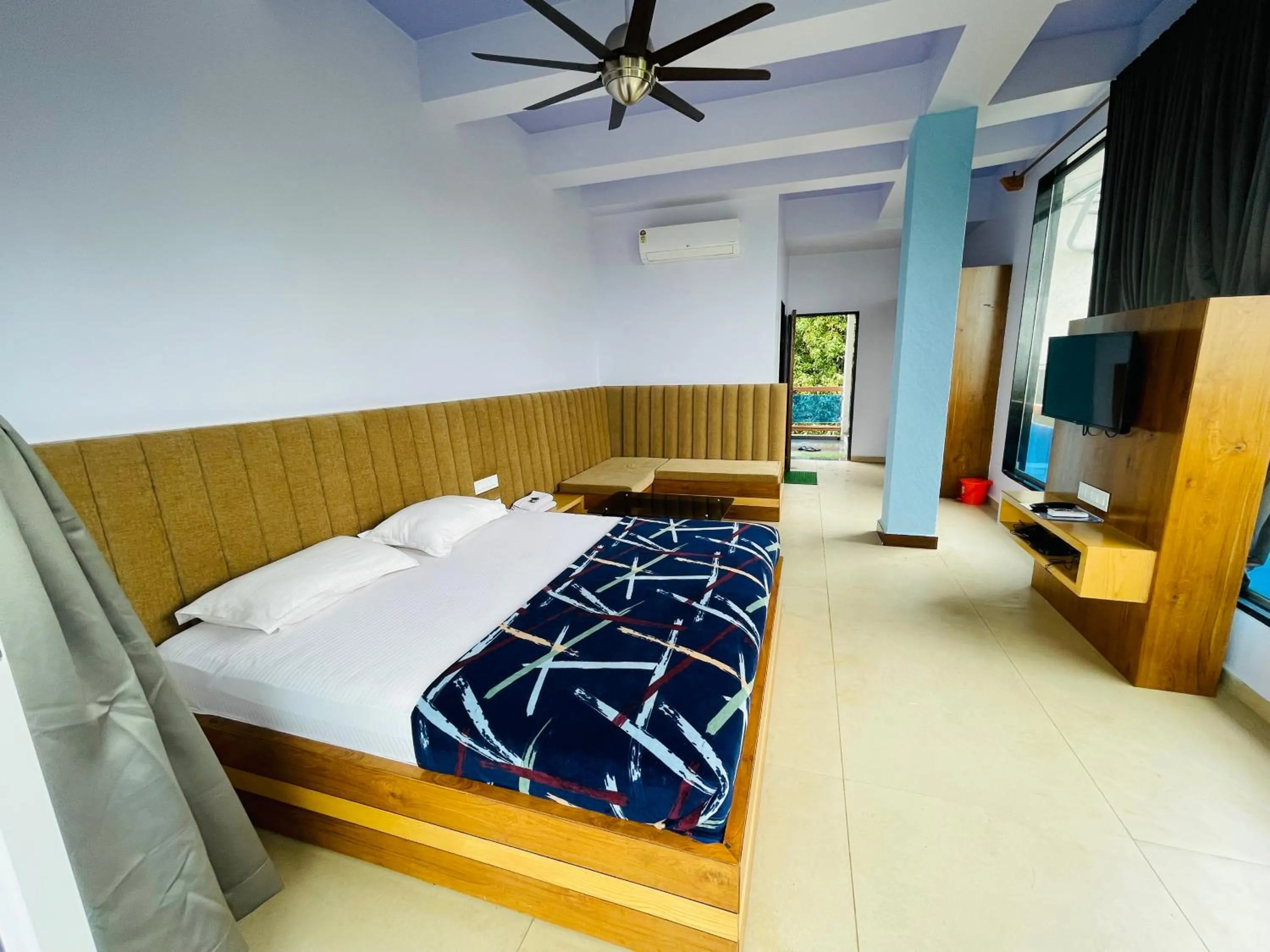 Communal lounge/ TV room, Bed in hotel saptarang residency panhala