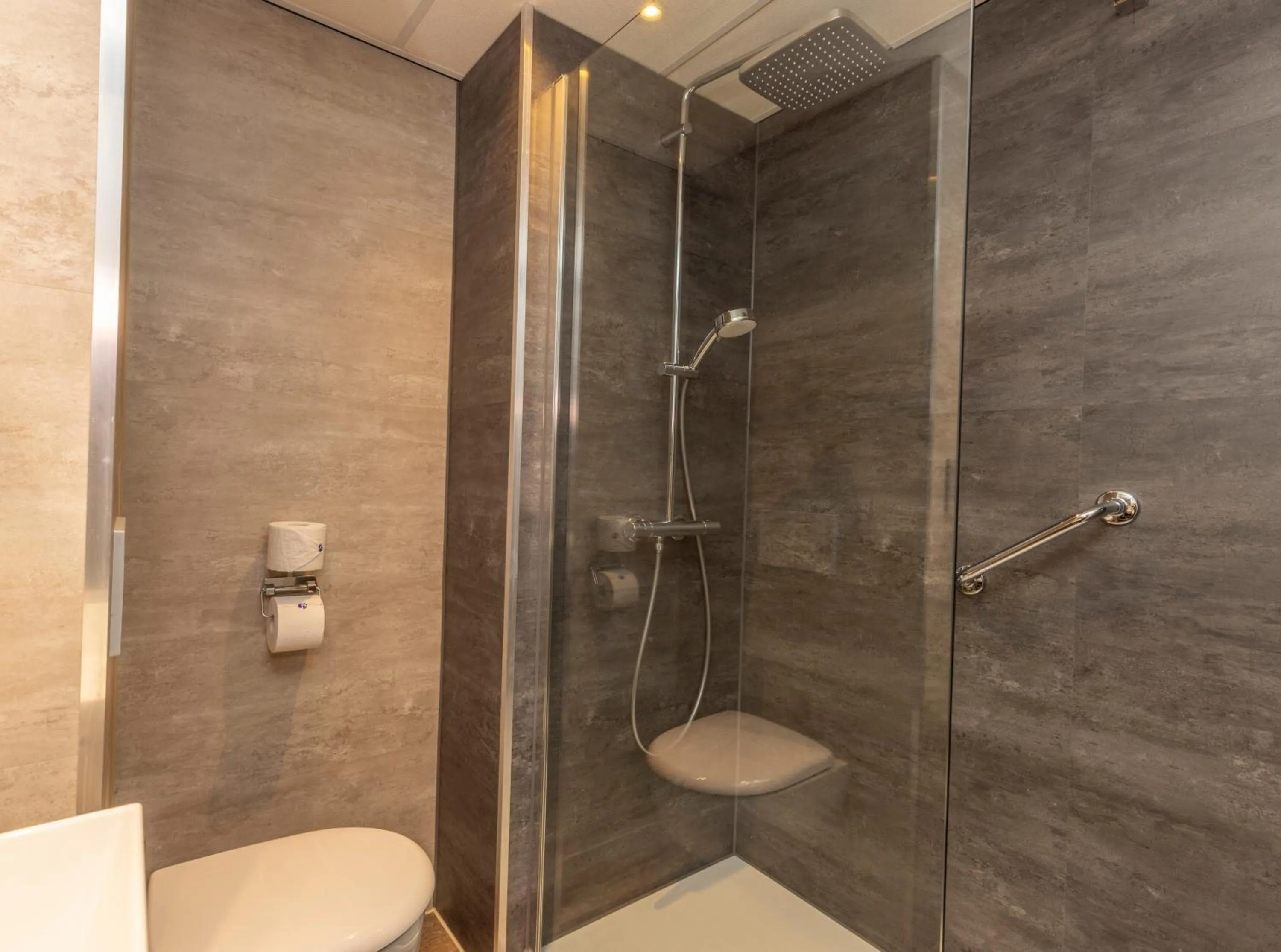 Shower in Fletcher Hotel Restaurant Hellendoorn
