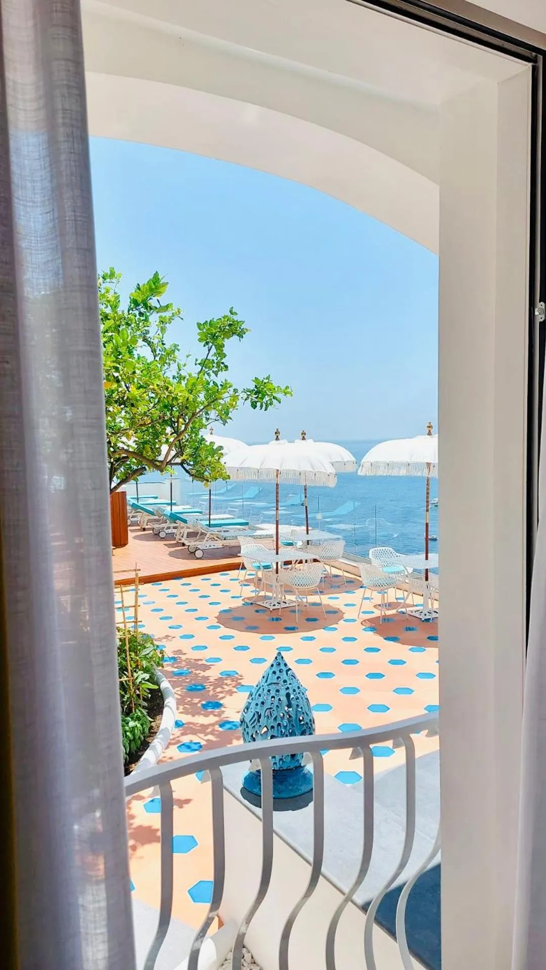 Deluxe Suite with Side Sea View in Villa Dei Principi