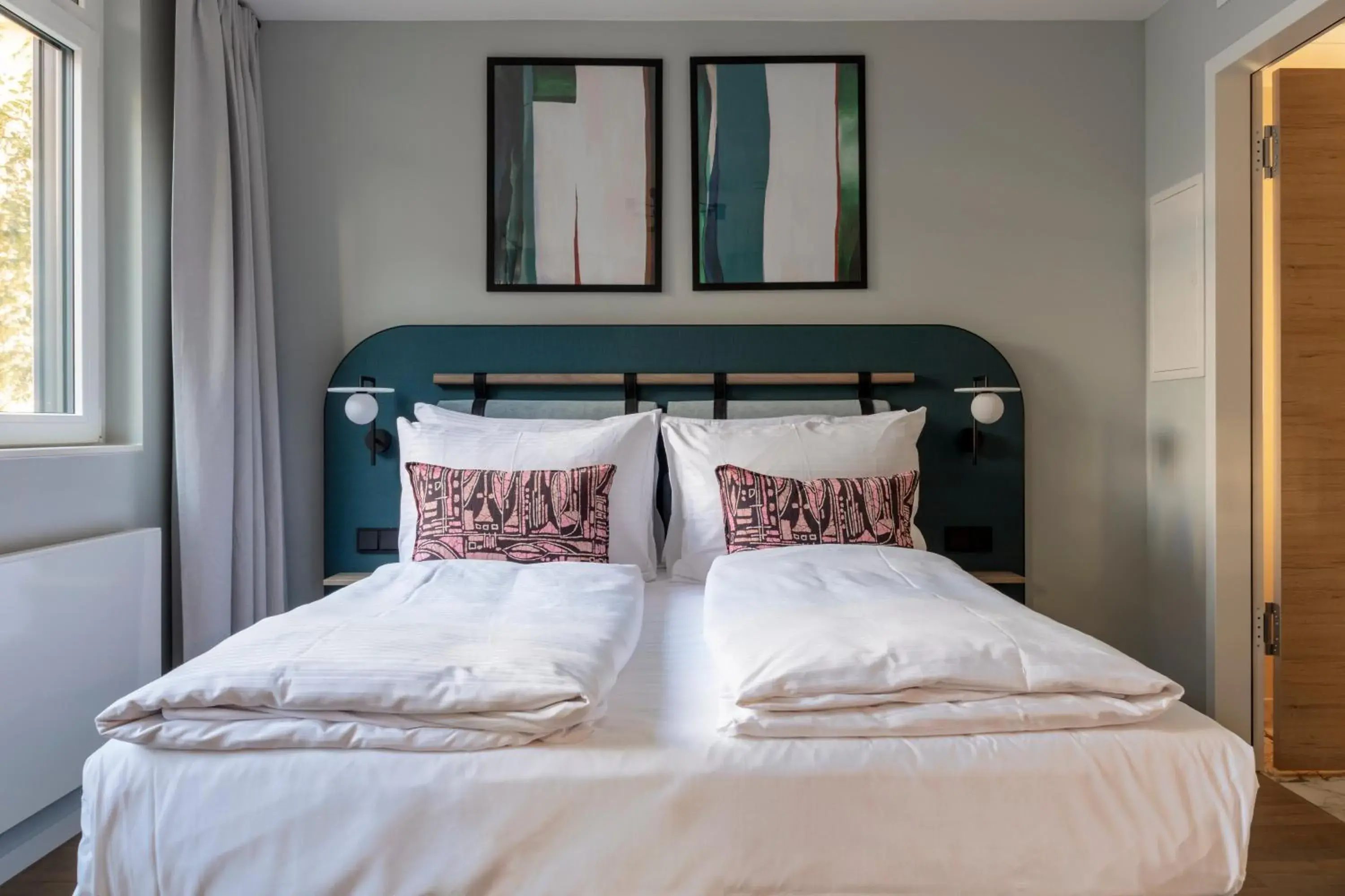 Large Studio with Kitchenette in Numa Munich Blend Large Studio with Kitchenette in Numa Munich Blend