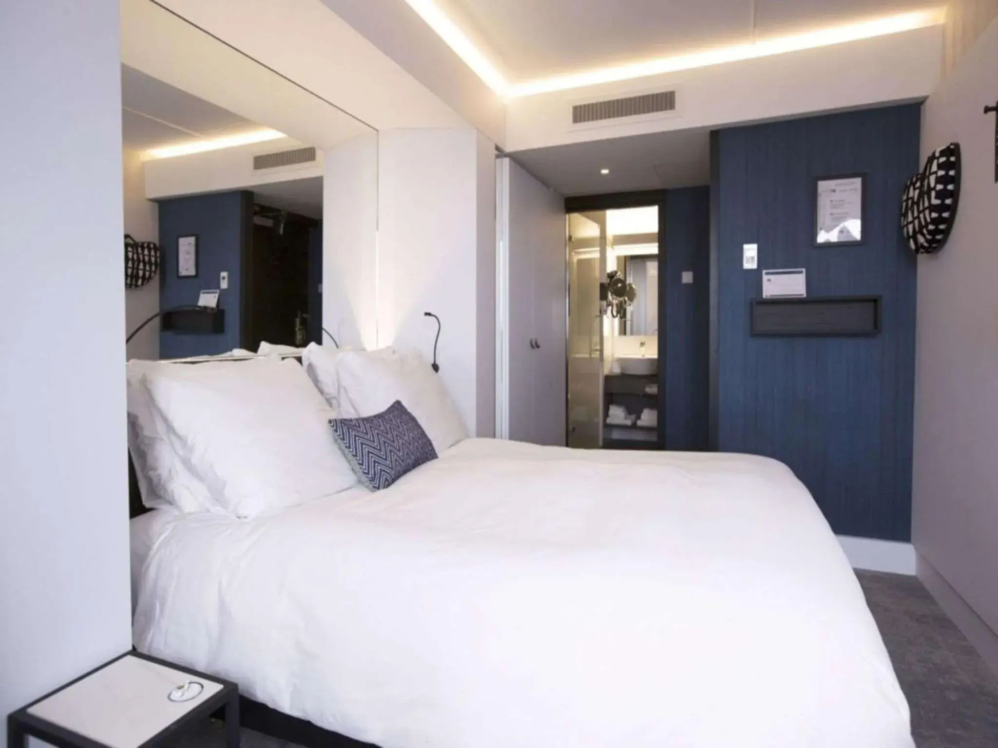 Bedroom, Bed in Golden Tulip Hotel Central Bedroom, Bed in Golden Tulip Hotel Central