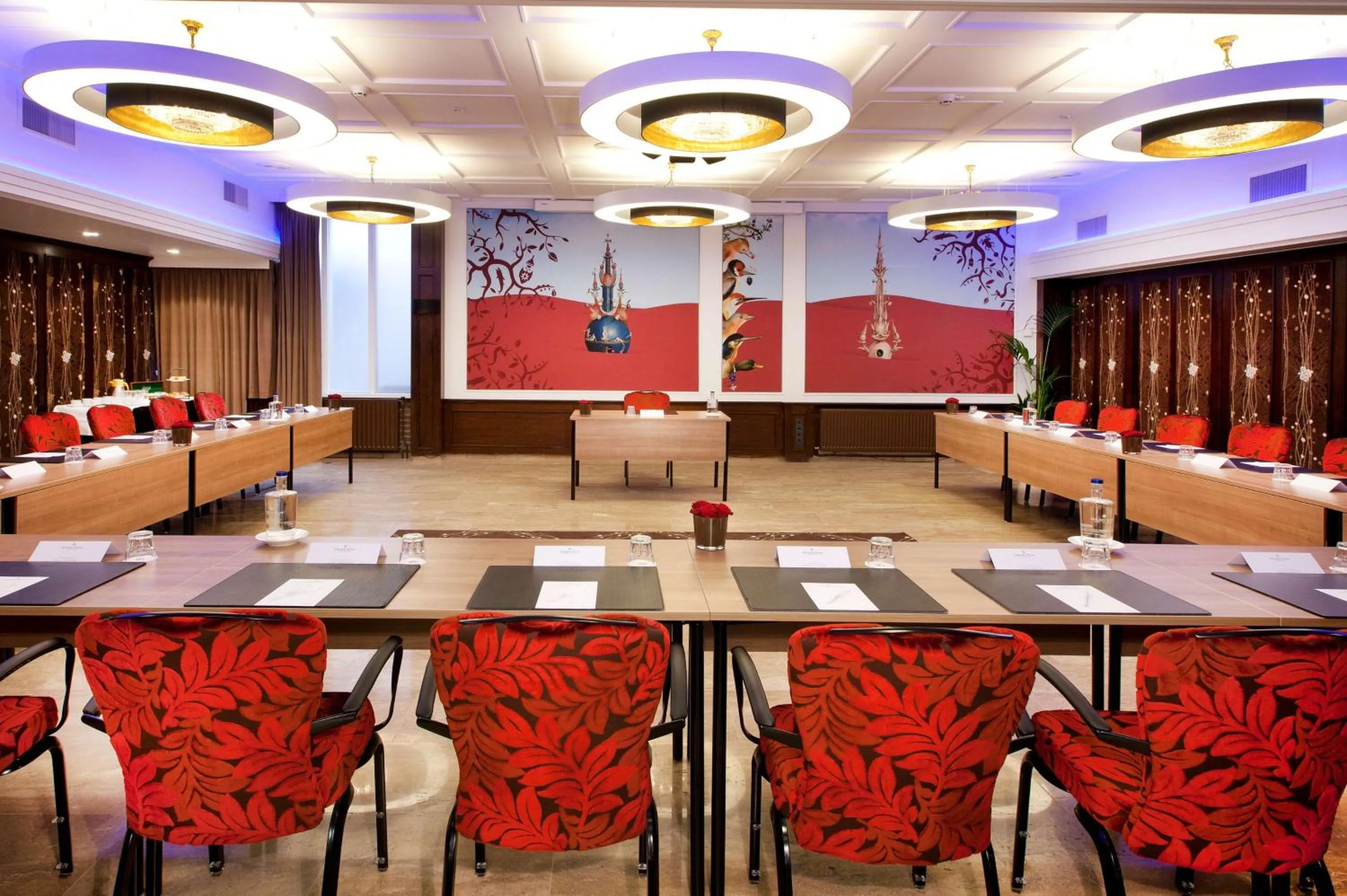 Meeting/conference room in Golden Tulip Hotel Central