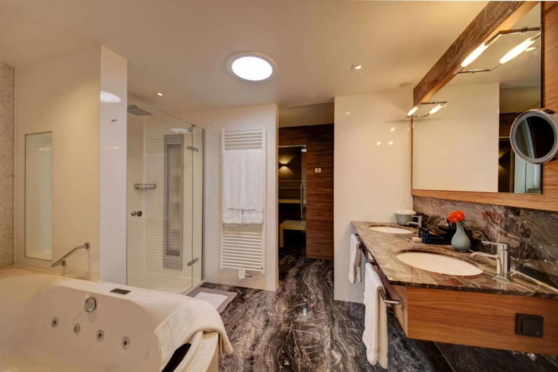 Bathroom in Golden Tulip Hotel Central