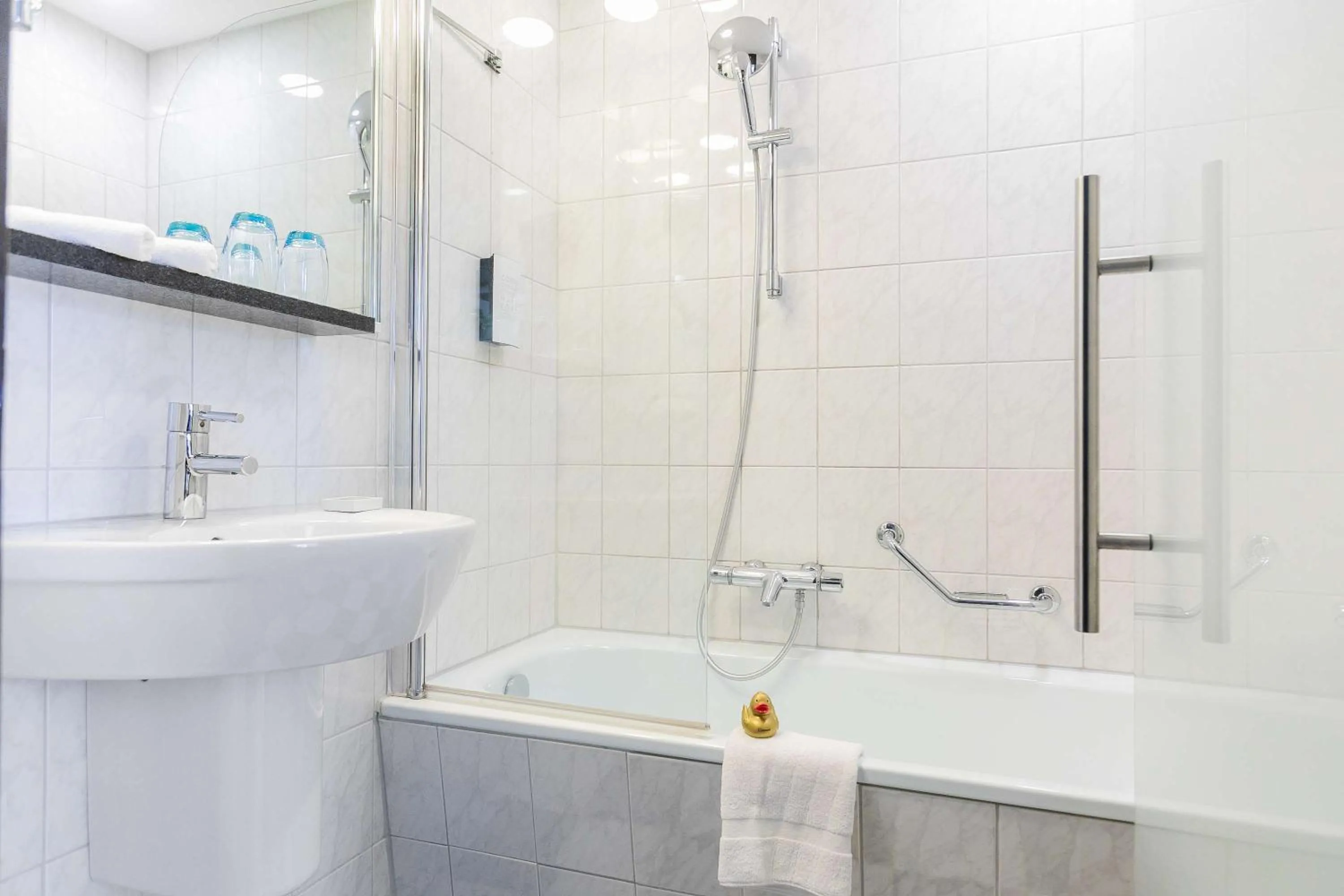 Bathroom in Golden Tulip Hotel Central