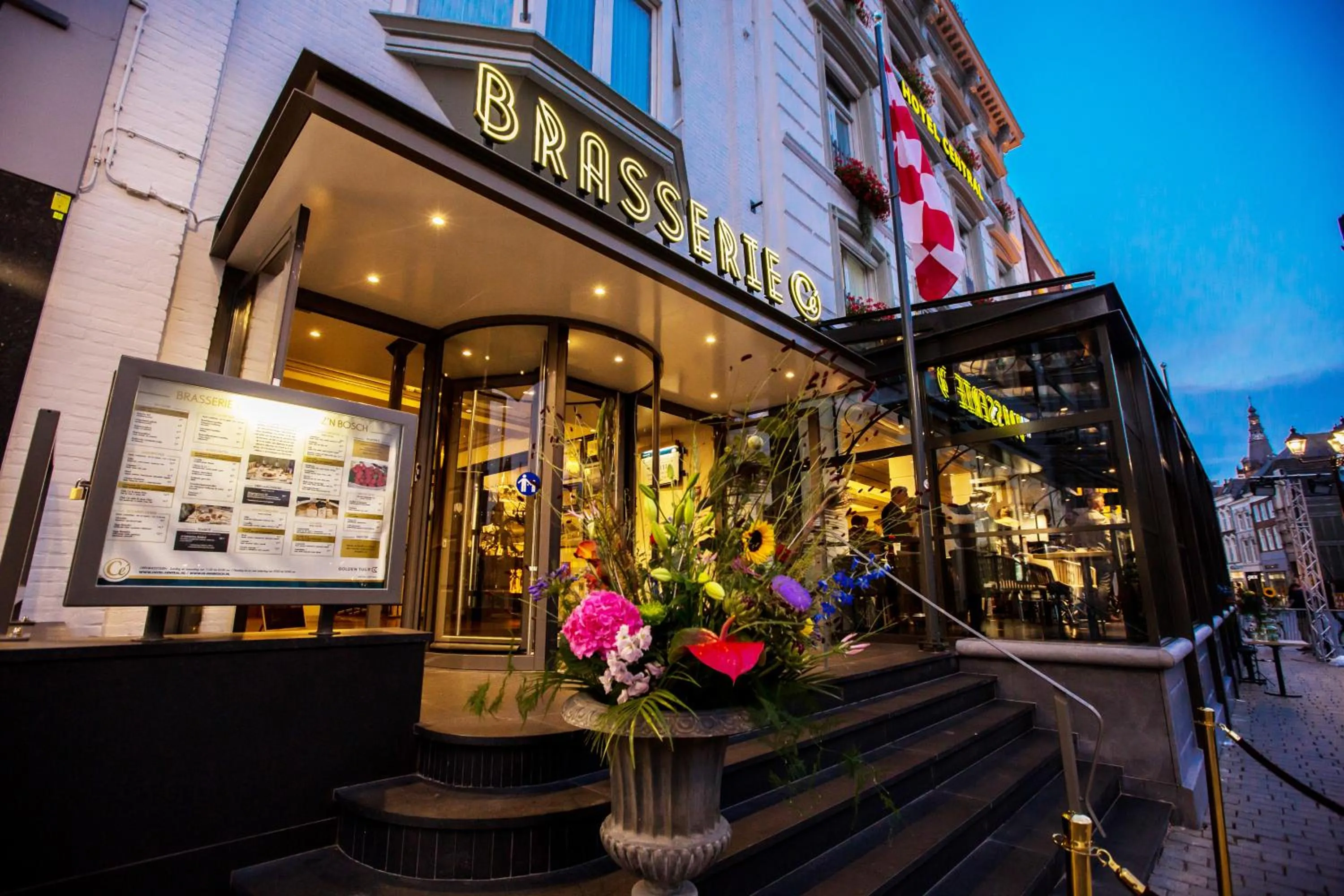 Restaurant/places to eat in Golden Tulip Hotel Central