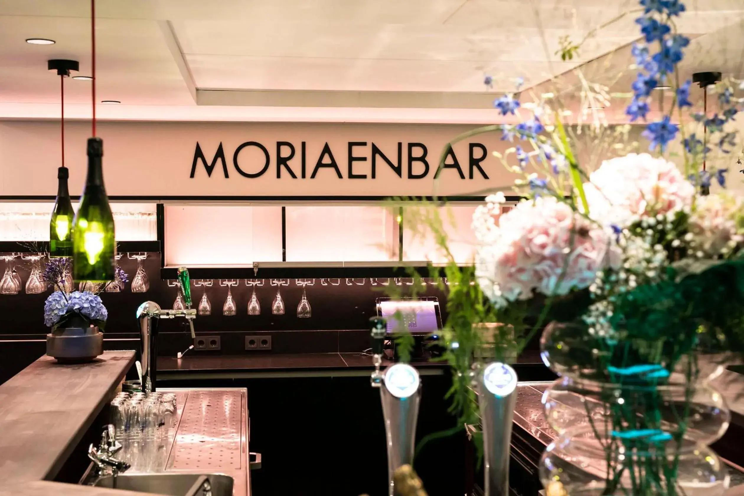 Lounge or bar in Golden Tulip Hotel Central Lounge or bar in Golden Tulip Hotel Central