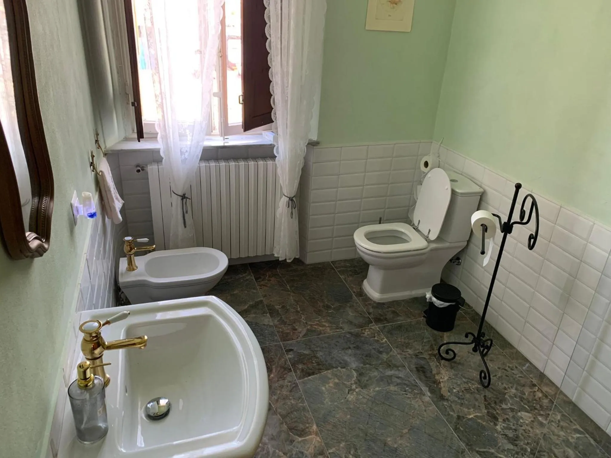 Toilet in Villa Adelina