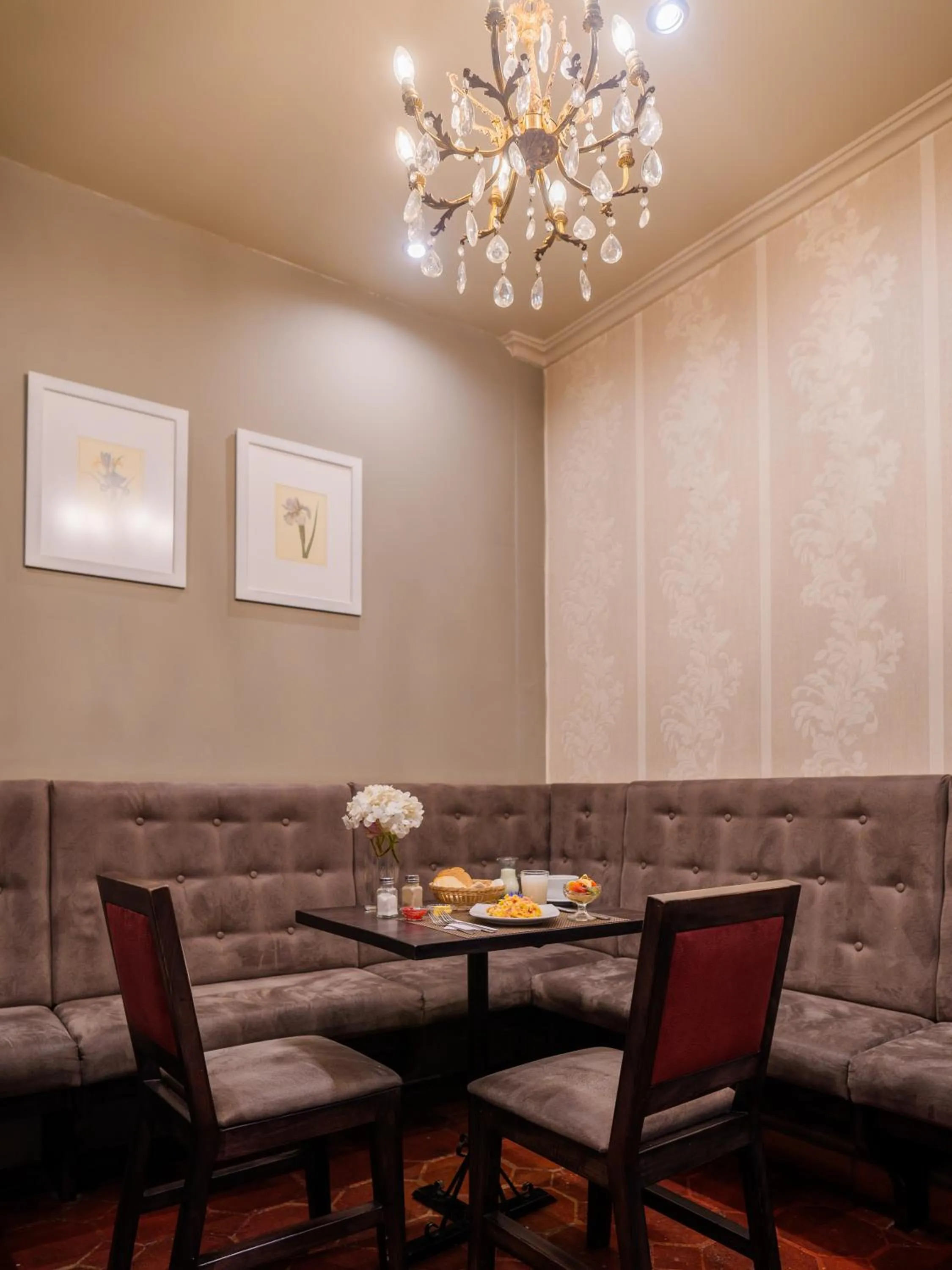 Dining area in Santa Lucia House - Forum