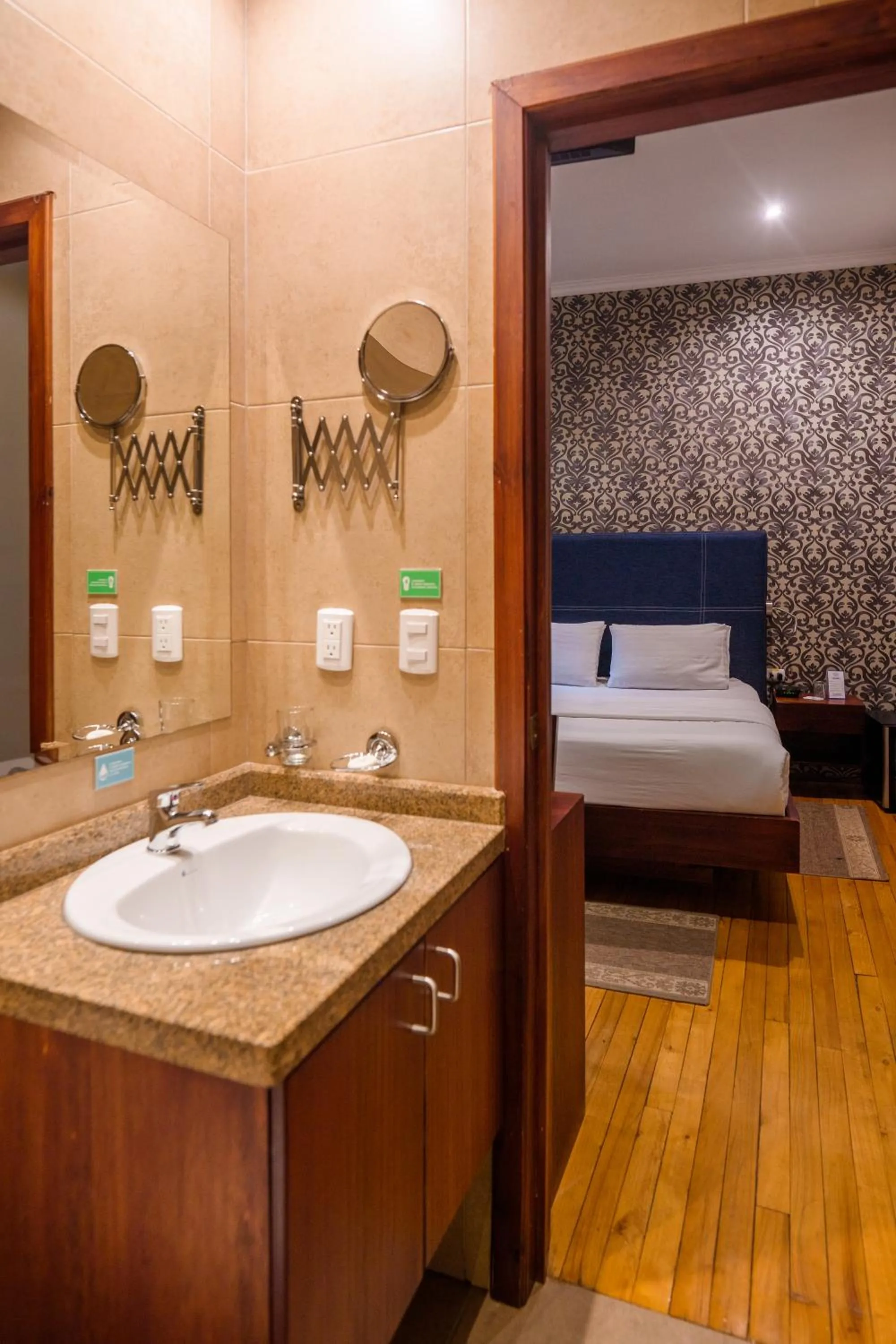 Bathroom, Bed in Santa Lucia House - Forum