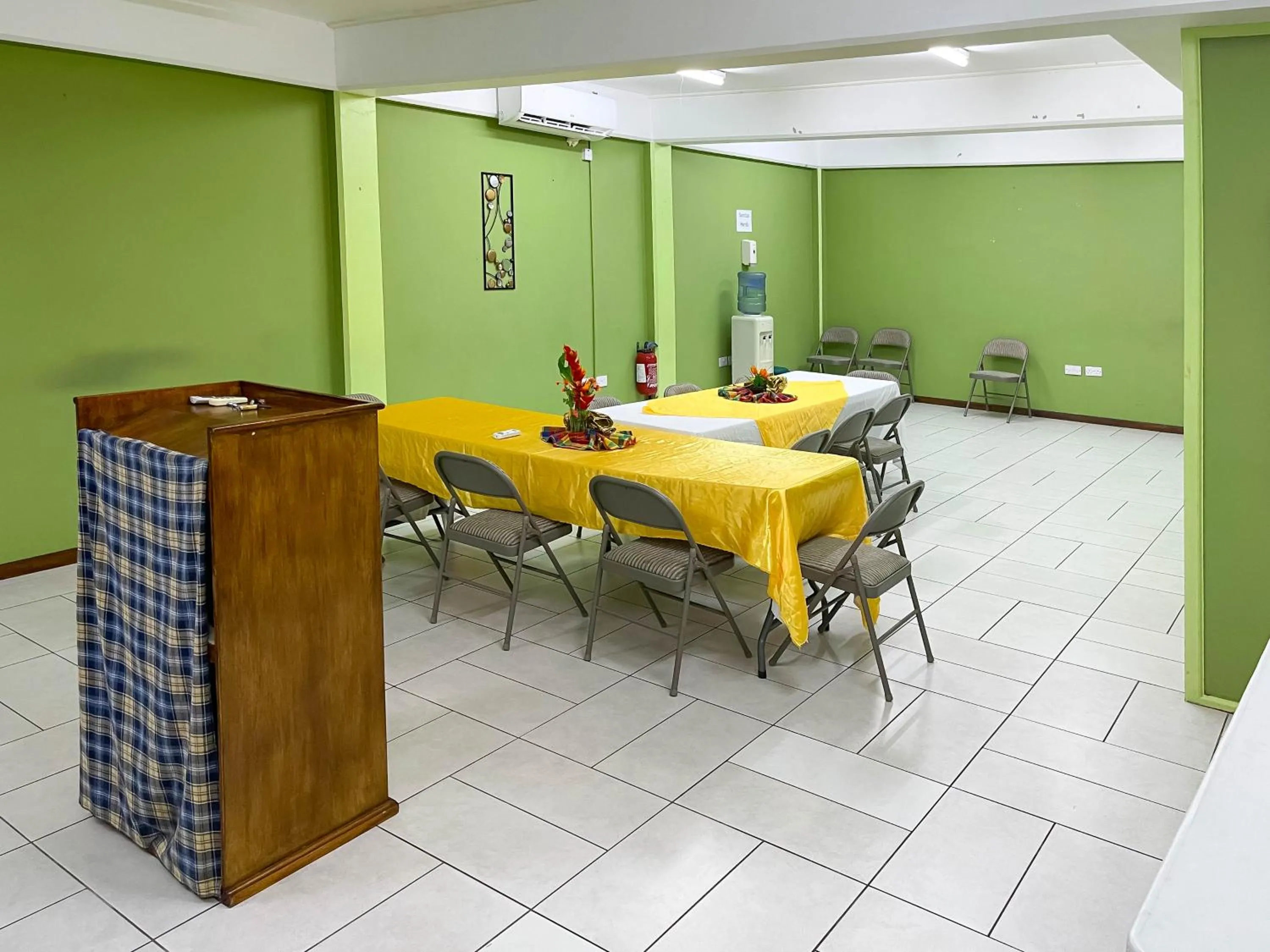 Meeting/conference room in La Flamboyant Hotel