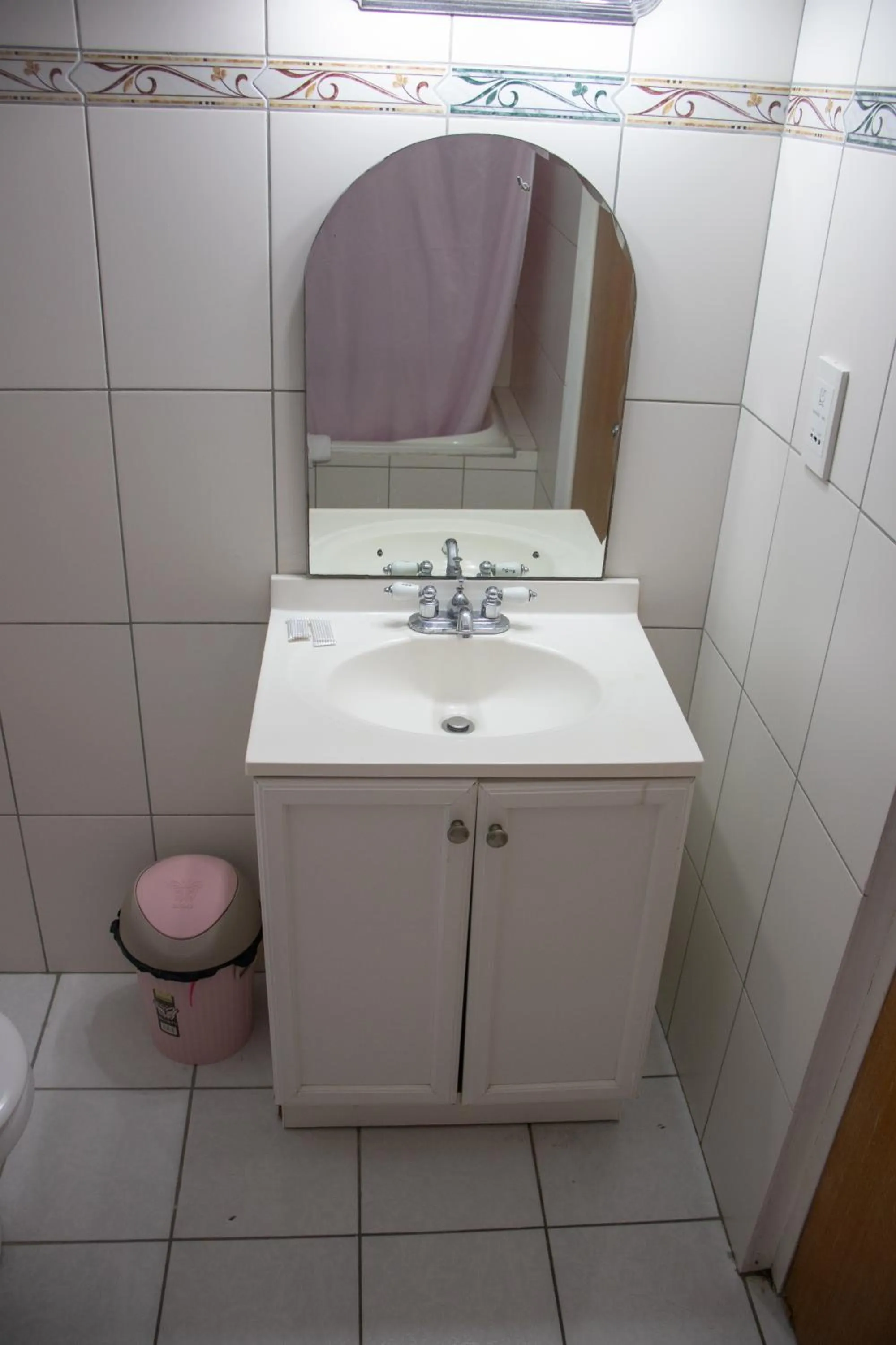 Bathroom in La Flamboyant Hotel