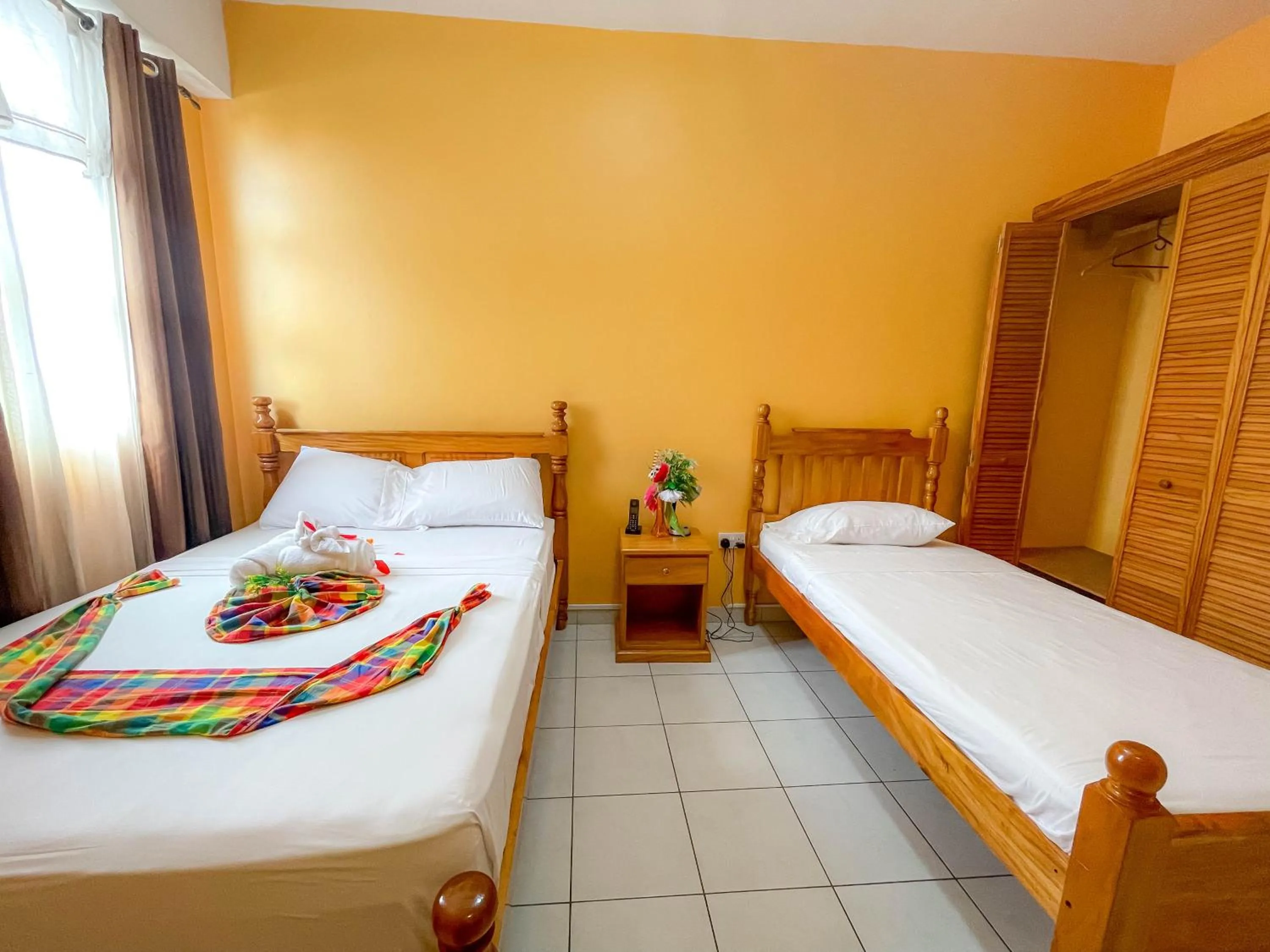 Bedroom, Bed in La Flamboyant Hotel