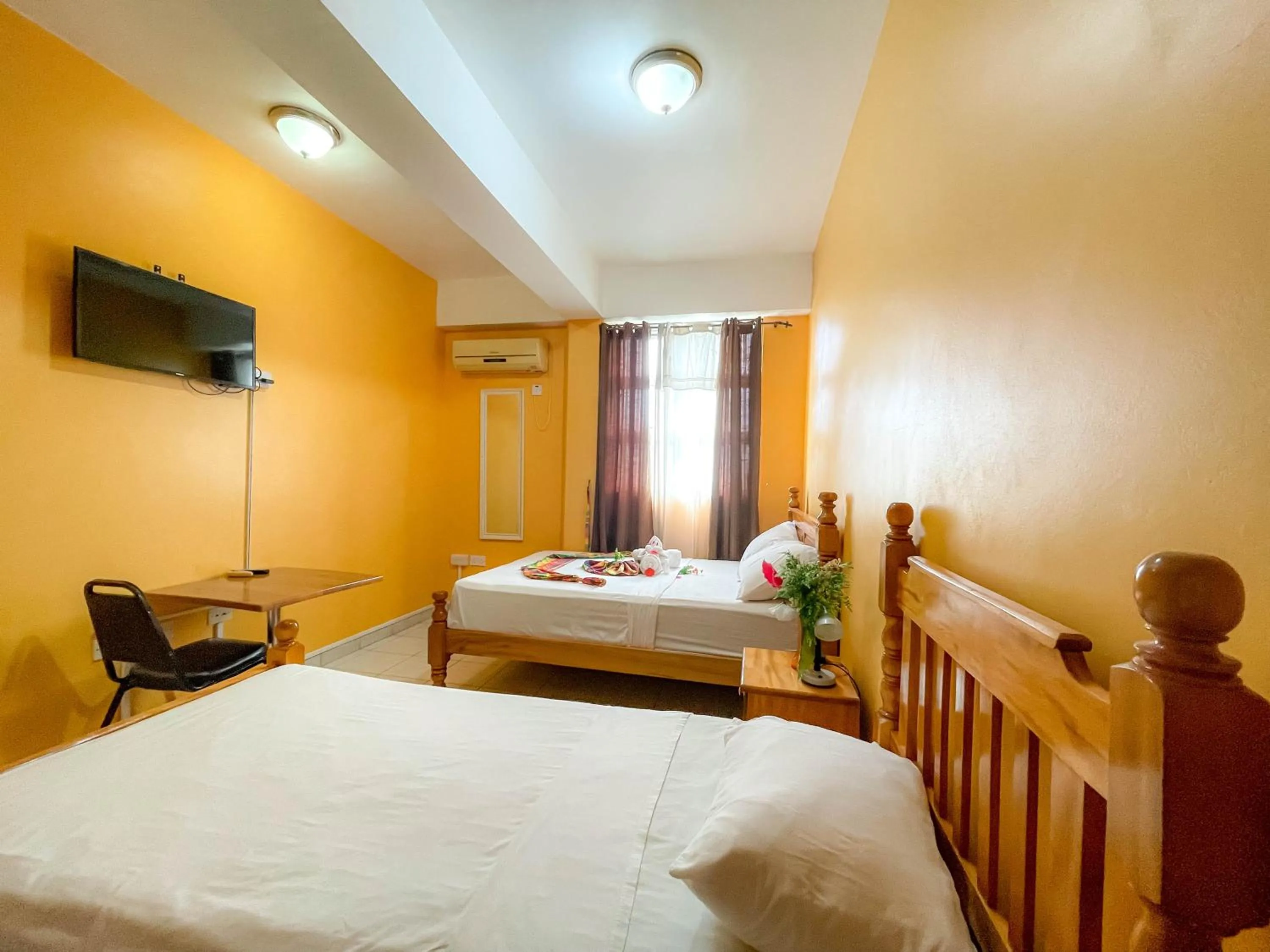 Bedroom, Bed in La Flamboyant Hotel