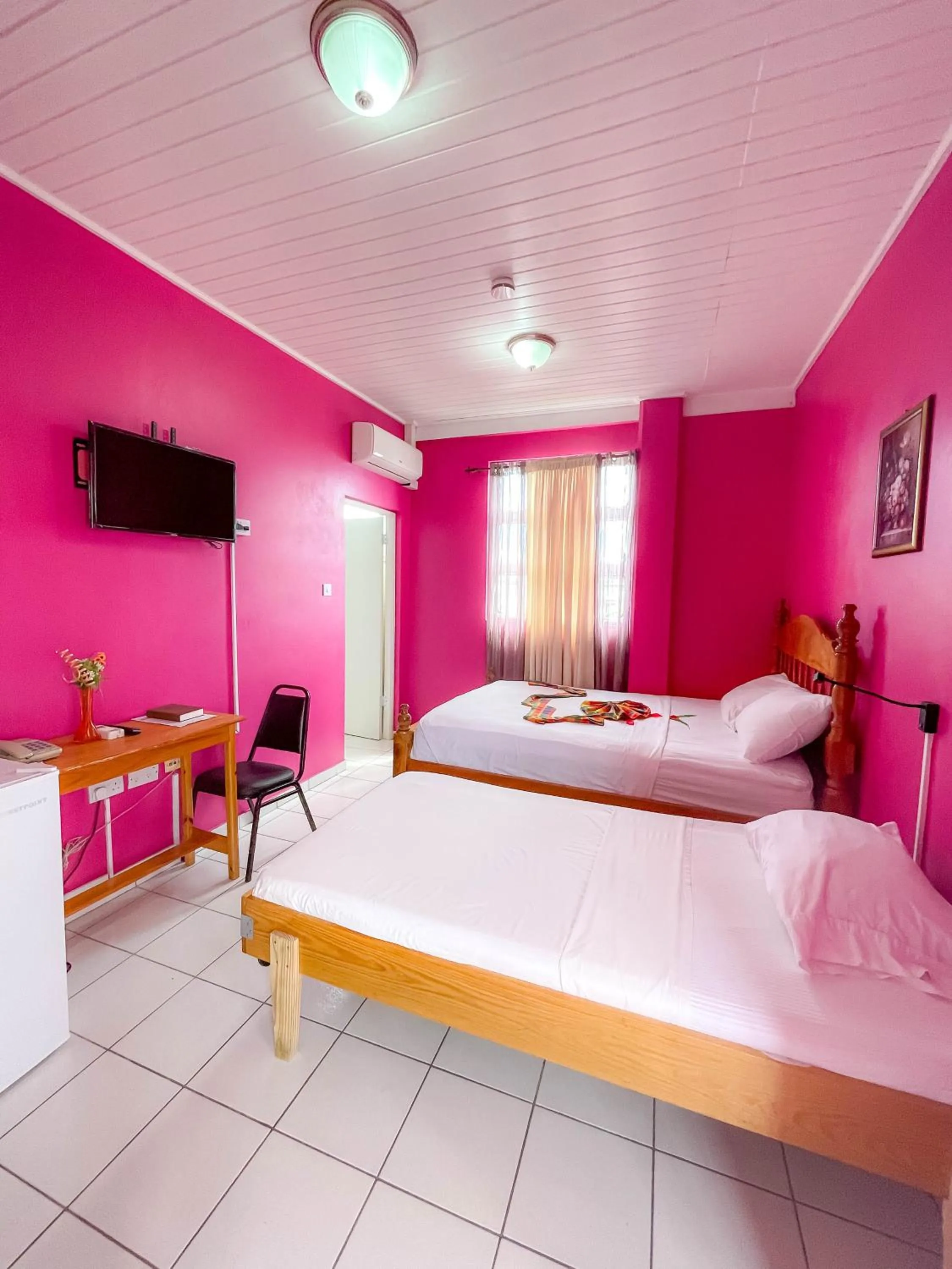 Bedroom, Bed in La Flamboyant Hotel