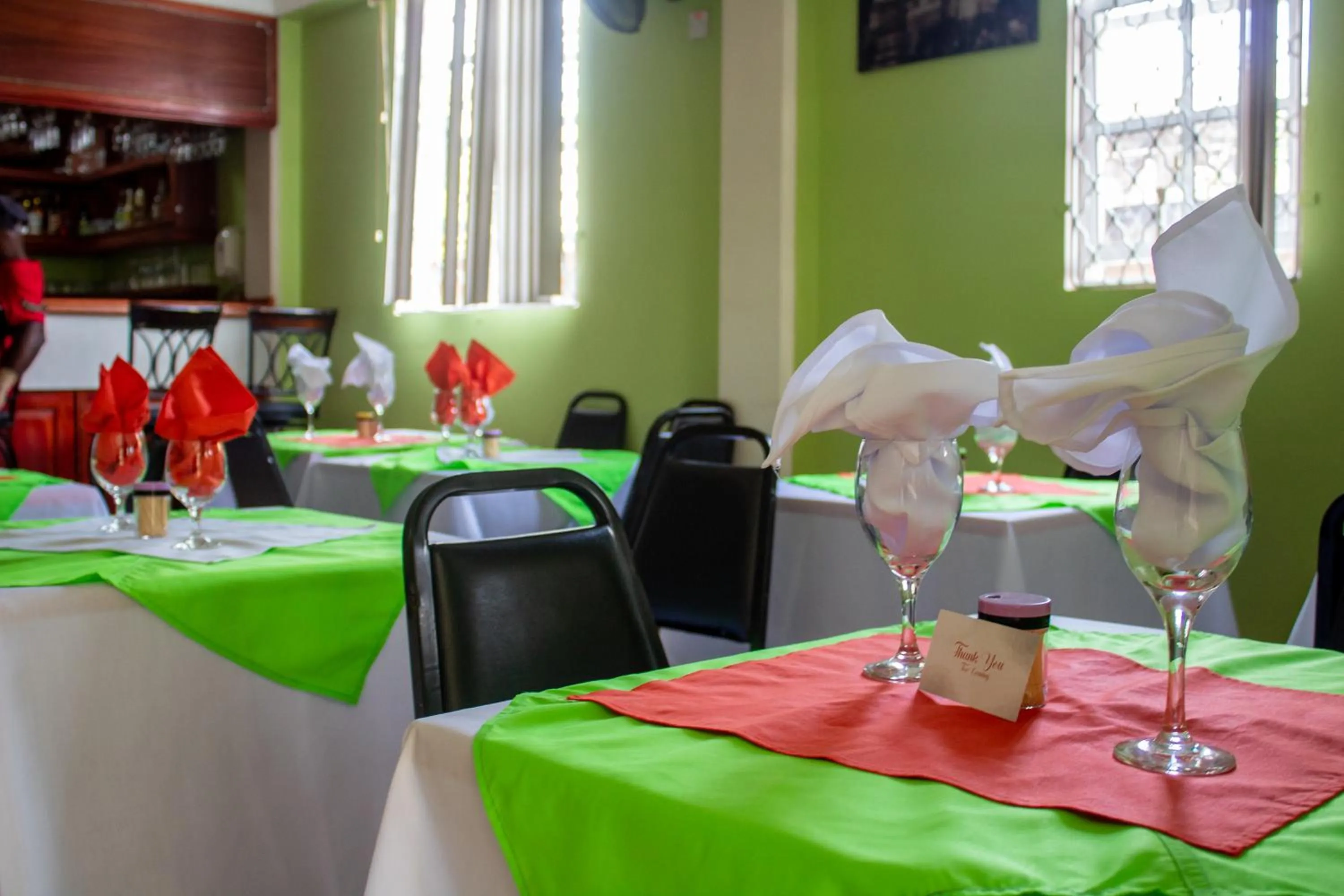 Restaurant/places to eat in La Flamboyant Hotel