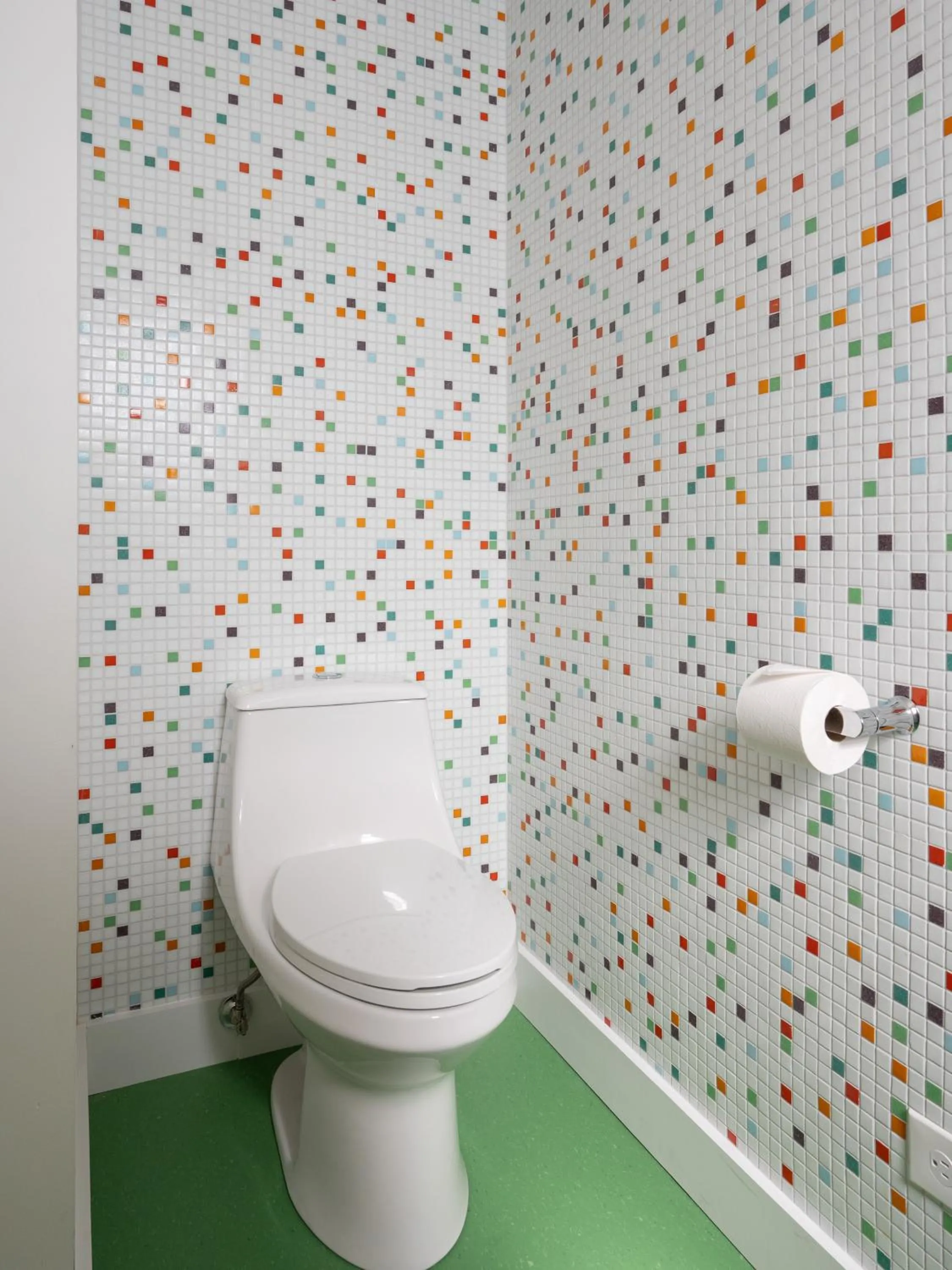 Toilet in Little Mod Hotel at the University