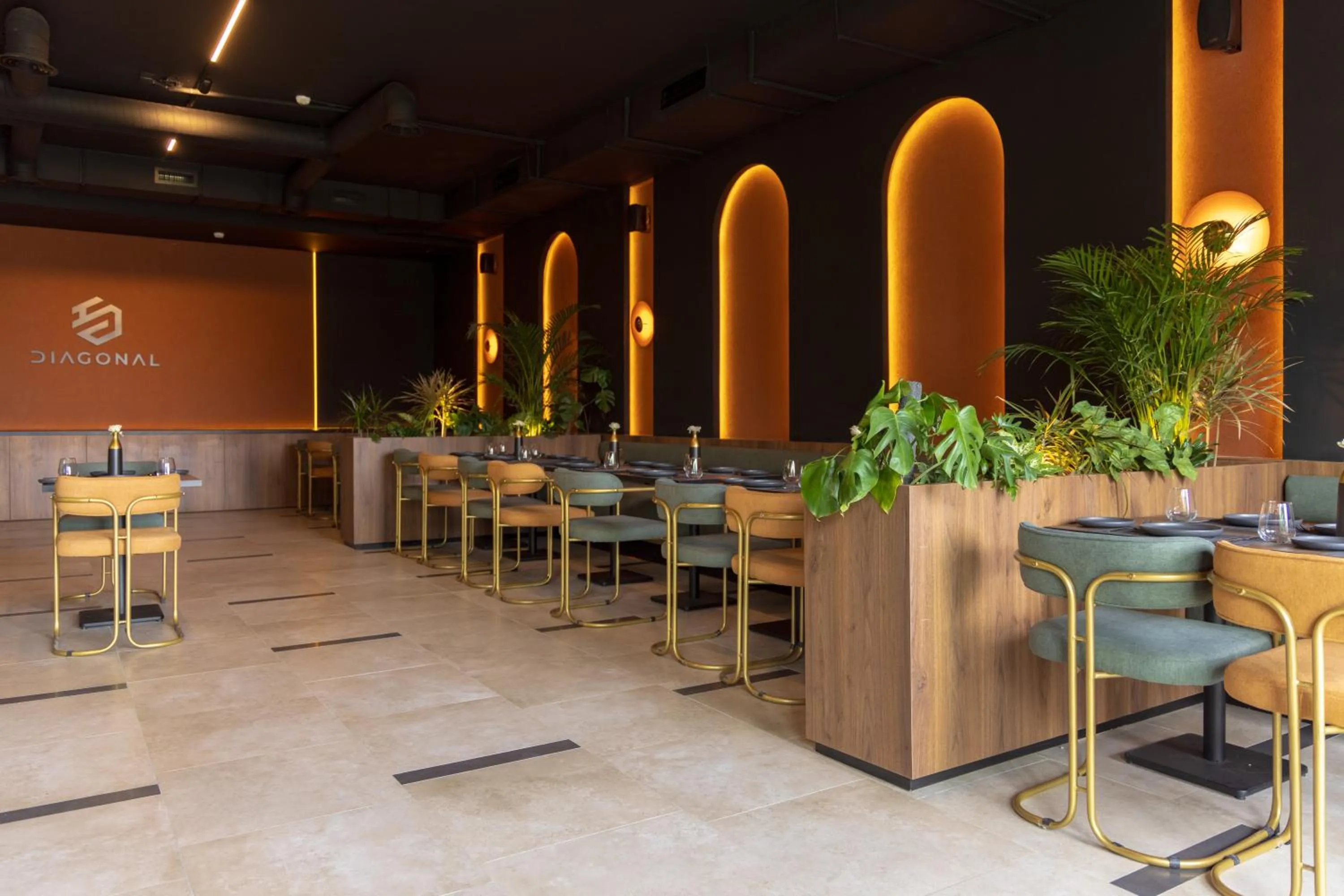 Restaurant/places to eat in DIAGONAL HOTEL