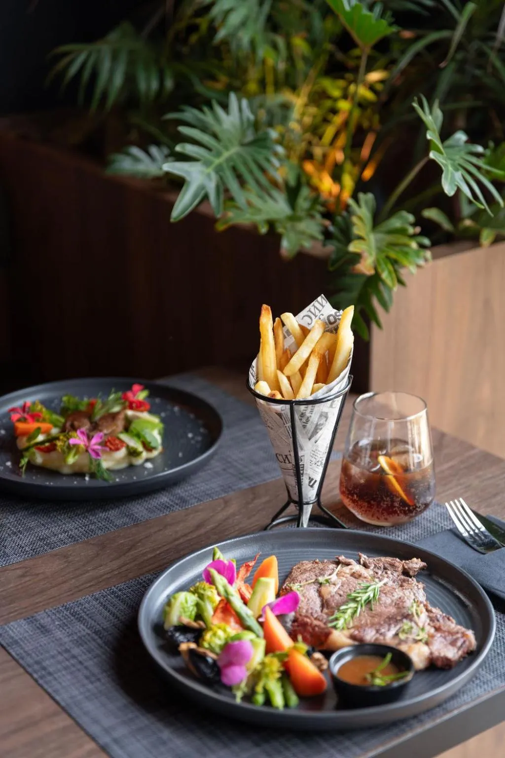 Restaurant/places to eat in DIAGONAL HOTEL