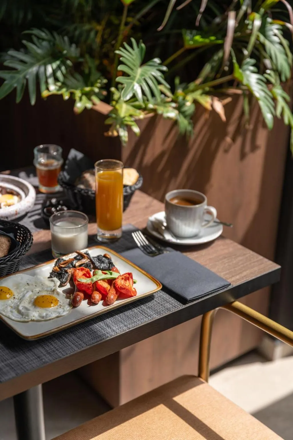 Restaurant/places to eat in DIAGONAL HOTEL