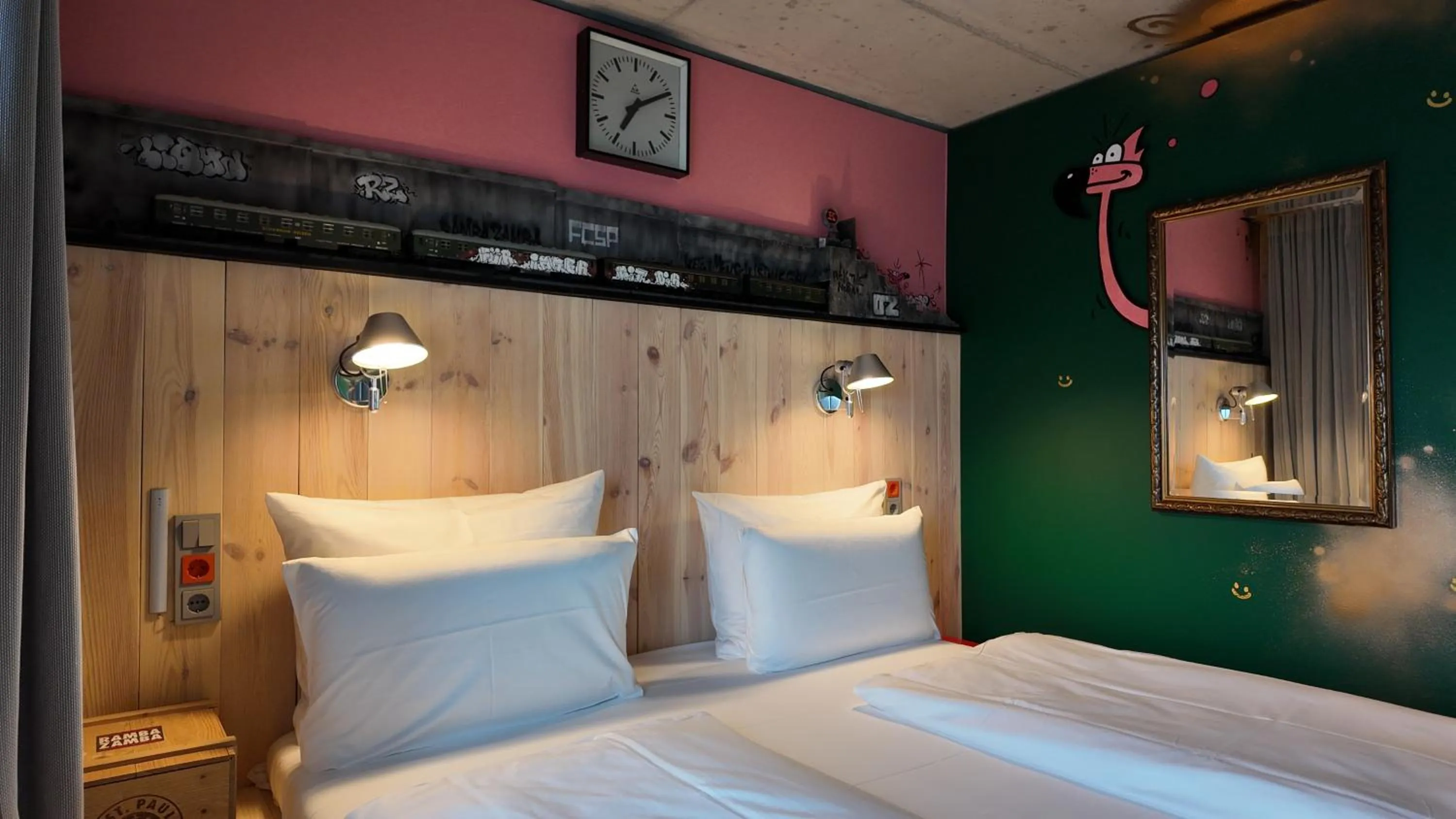 Bed in Villa Viva Hamburg - Neueröffnung Nov 2023