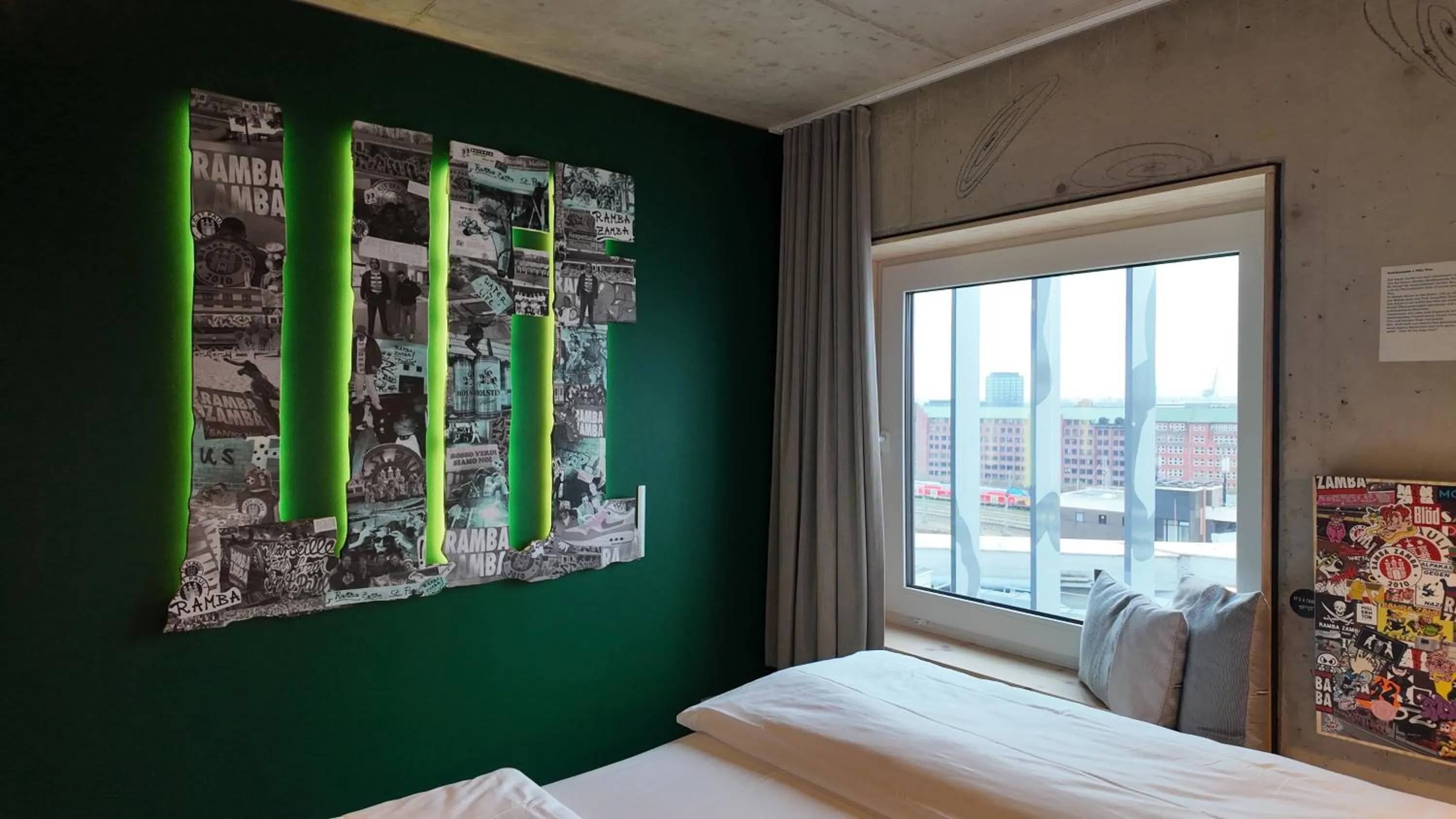 Photo of the whole room, Bed in Villa Viva Hamburg - Neueröffnung Nov 2023