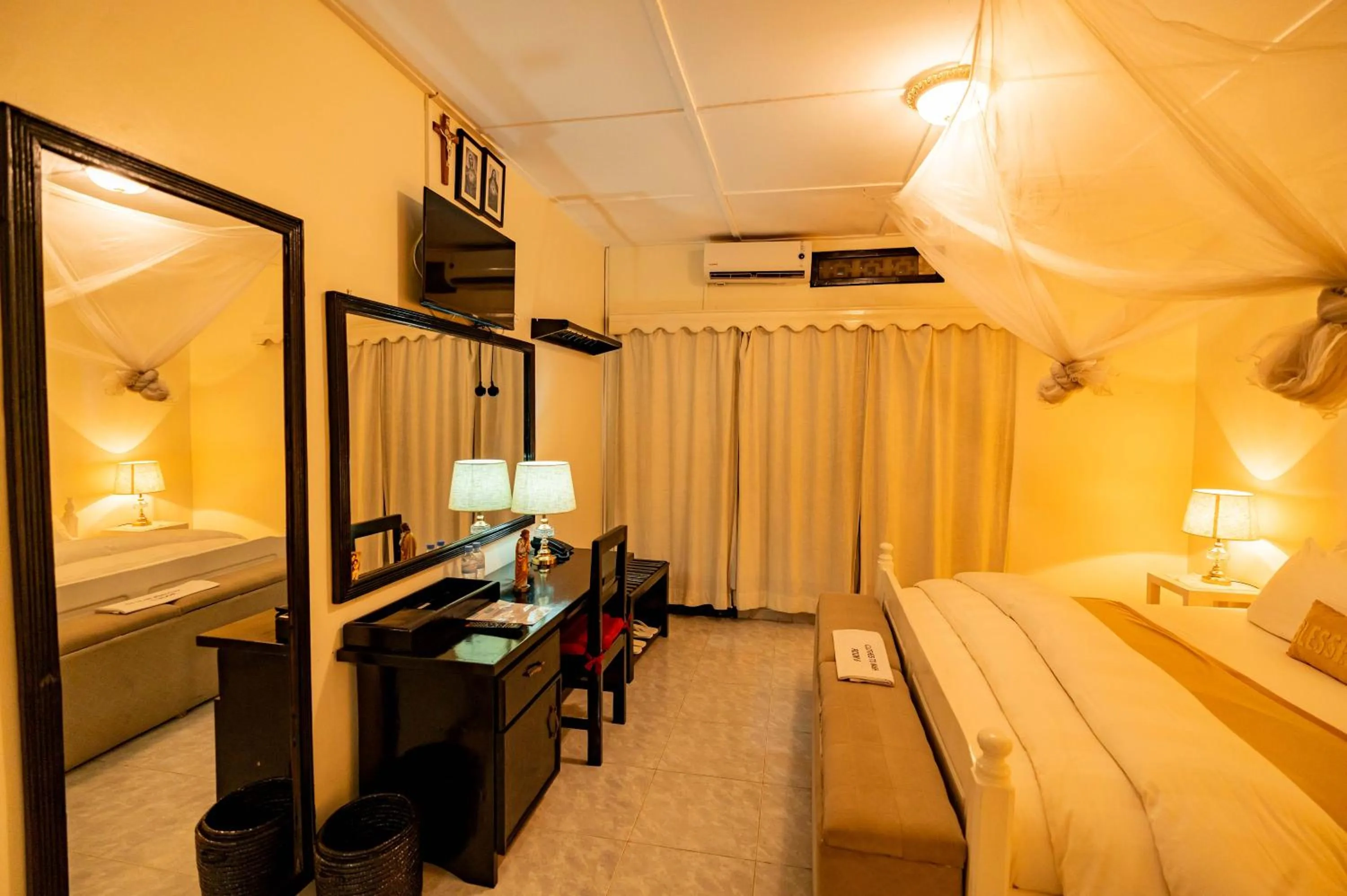 Bed in Blue Veil Villa Hotel