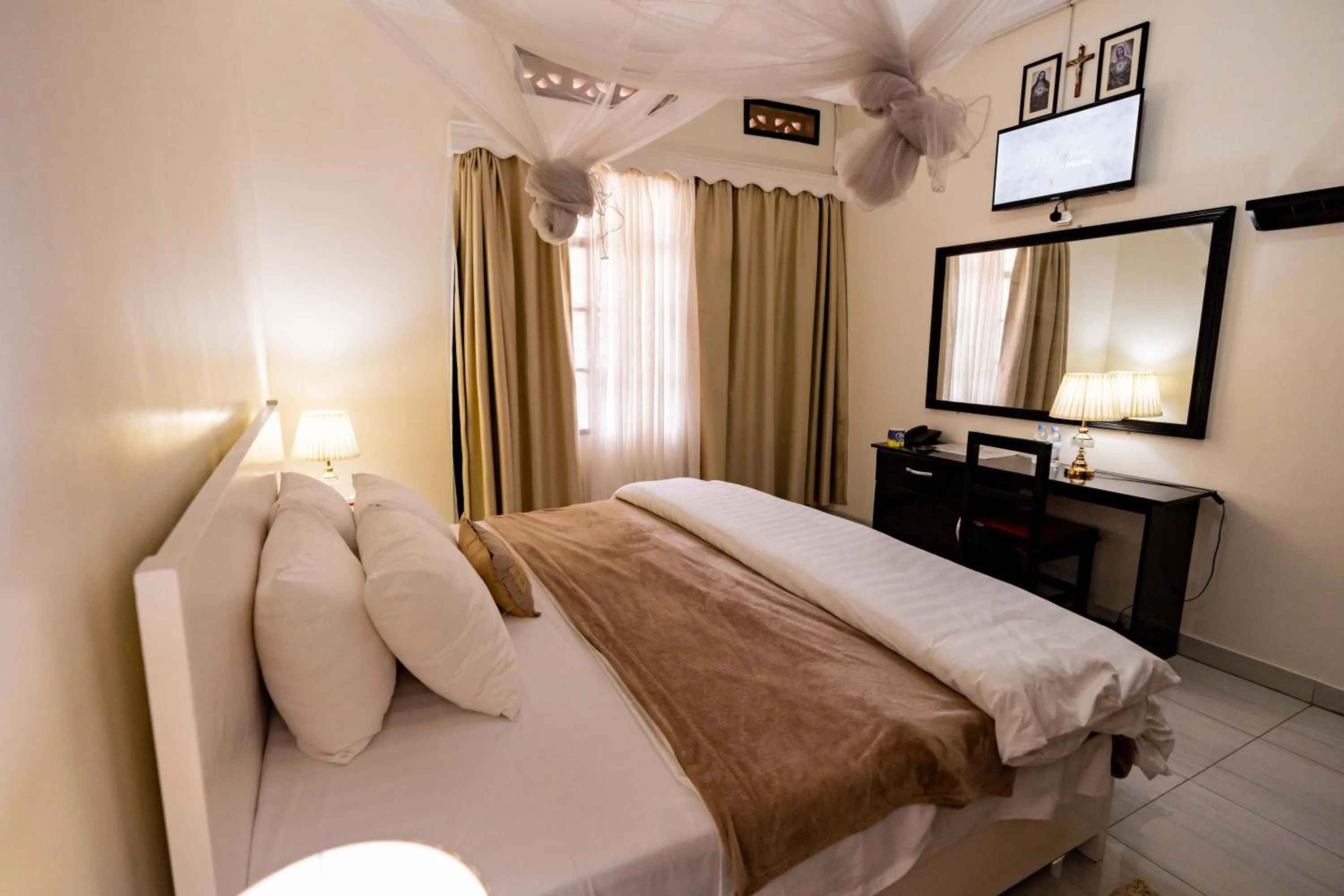 Bed in Blue Veil Villa Hotel