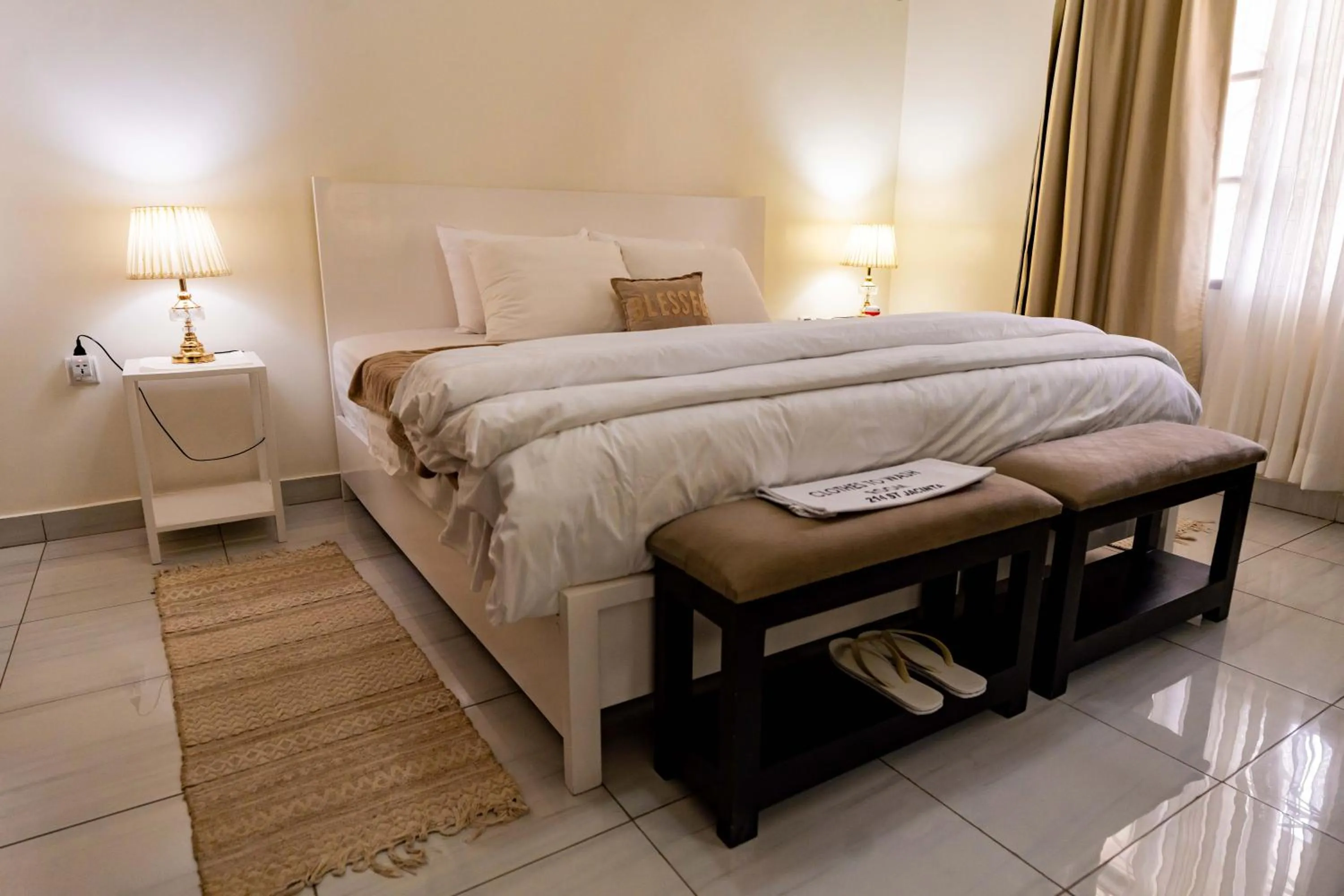 Bed in Blue Veil Villa Hotel