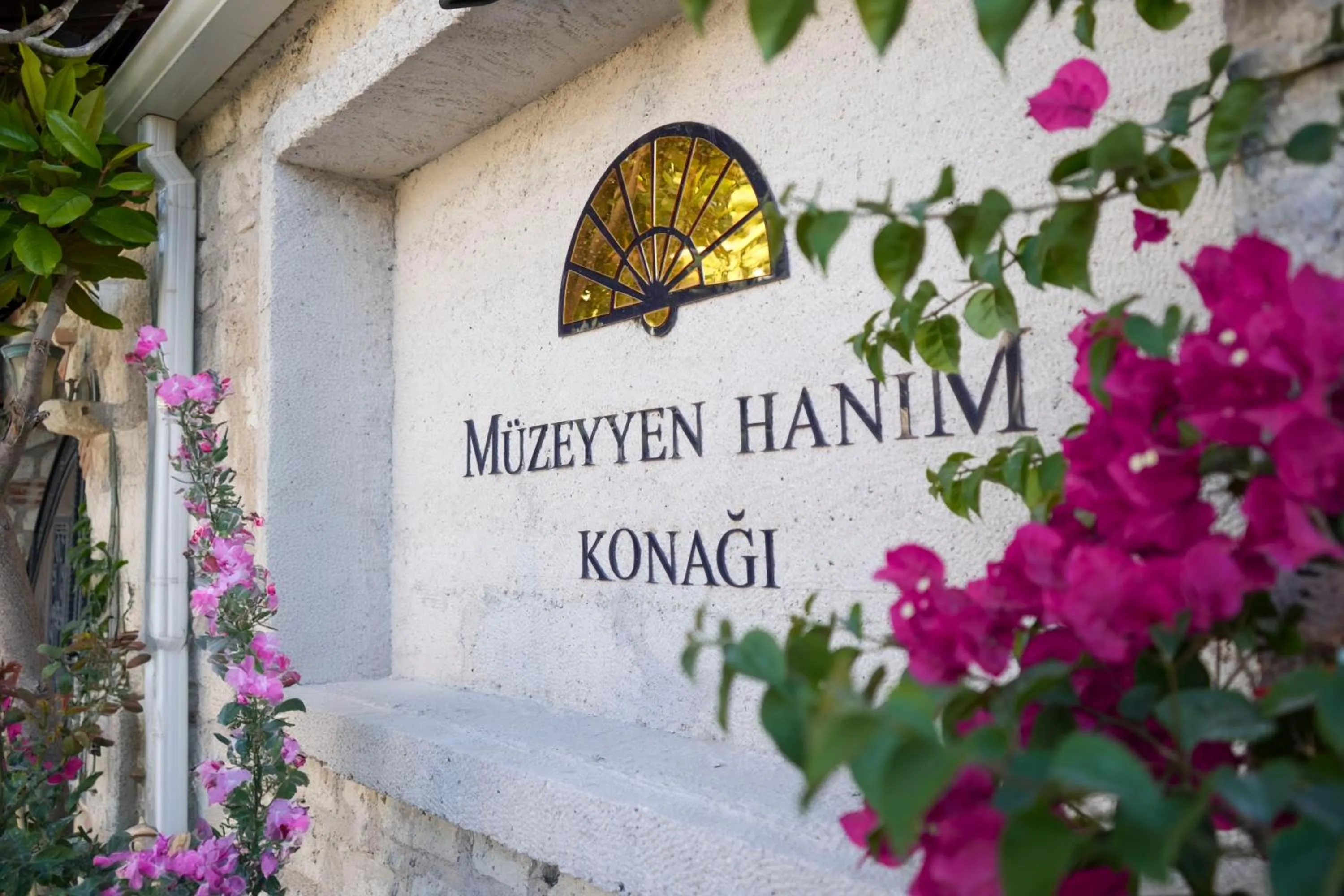 Facade/entrance in Müzeyyen Hanım Konağı Alaçatı
